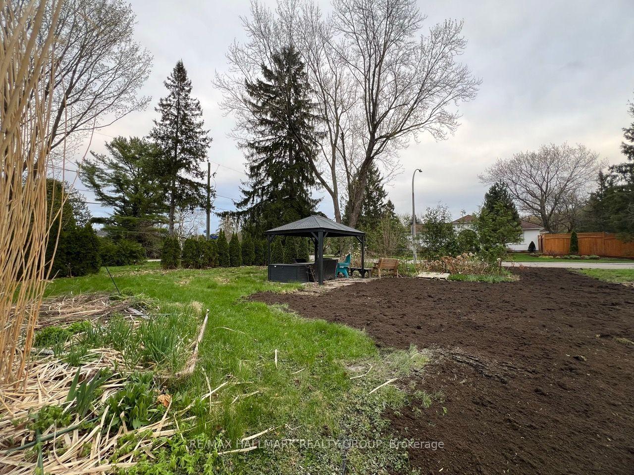 Photo 7 of 4807 Massey Lane Crescent, Ottawa, Rothwell Heights — HOMEH