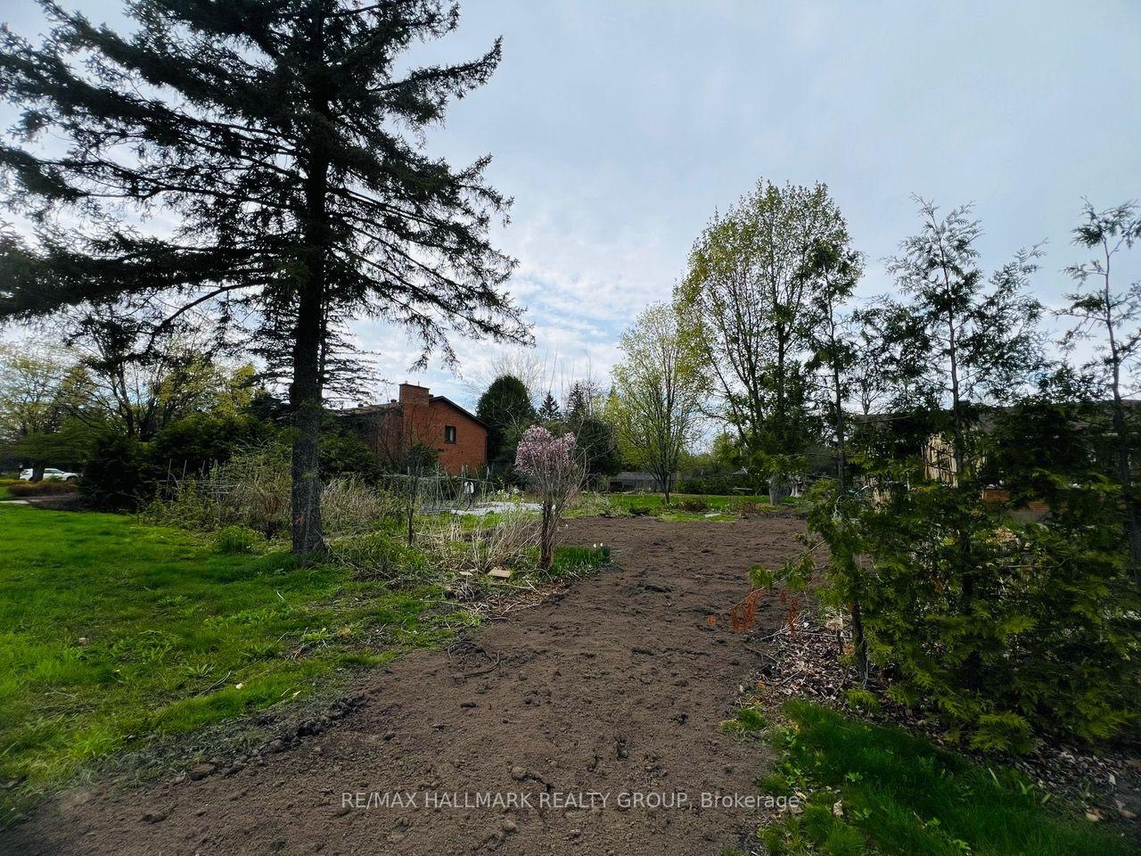 Photo 8 of 4807 Massey Lane Crescent, Ottawa, Rothwell Heights — HOMEH