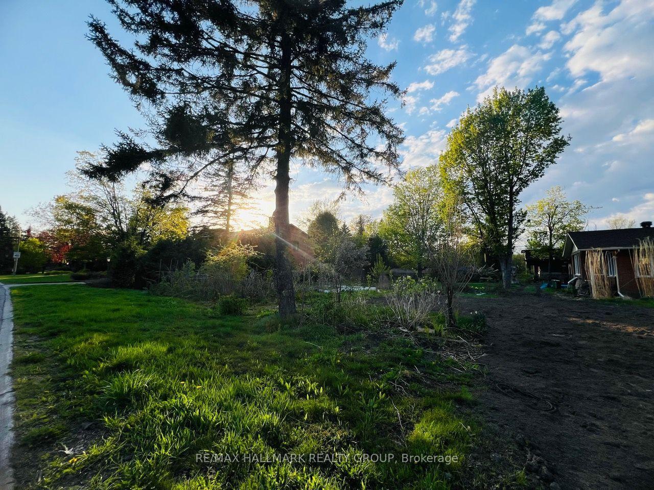 Photo 15 of 4807 Massey Lane Crescent, Ottawa, Rothwell Heights — HOMEH