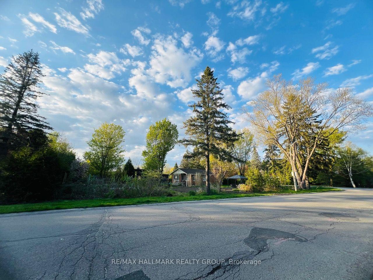 Photo 16 of 4807 Massey Lane Crescent, Ottawa, Rothwell Heights — HOMEH