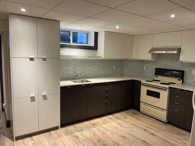 Photo 2 of Unit Unit 2, 21 Flamingo Crescent, North York, Brookhaven-Amesbury — HOMEH