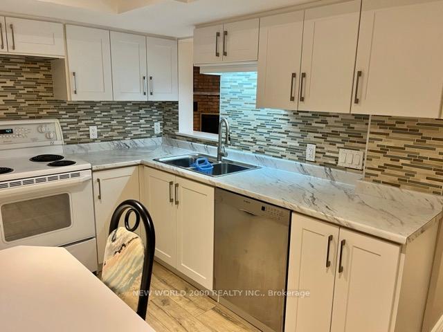 Photo 3 of Unit Unit 1, 21 Flamingo Crescent, North York, Brookhaven-Amesbury — HOMEH