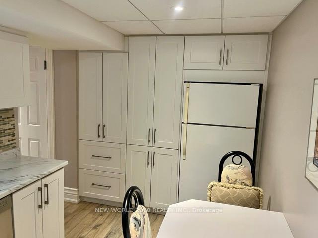 Photo 4 of Unit Unit 1, 21 Flamingo Crescent, North York, Brookhaven-Amesbury — HOMEH