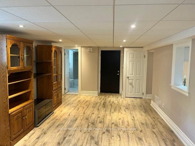 Photo 6 of Unit Unit 1, 21 Flamingo Crescent, North York, Brookhaven-Amesbury — HOMEH