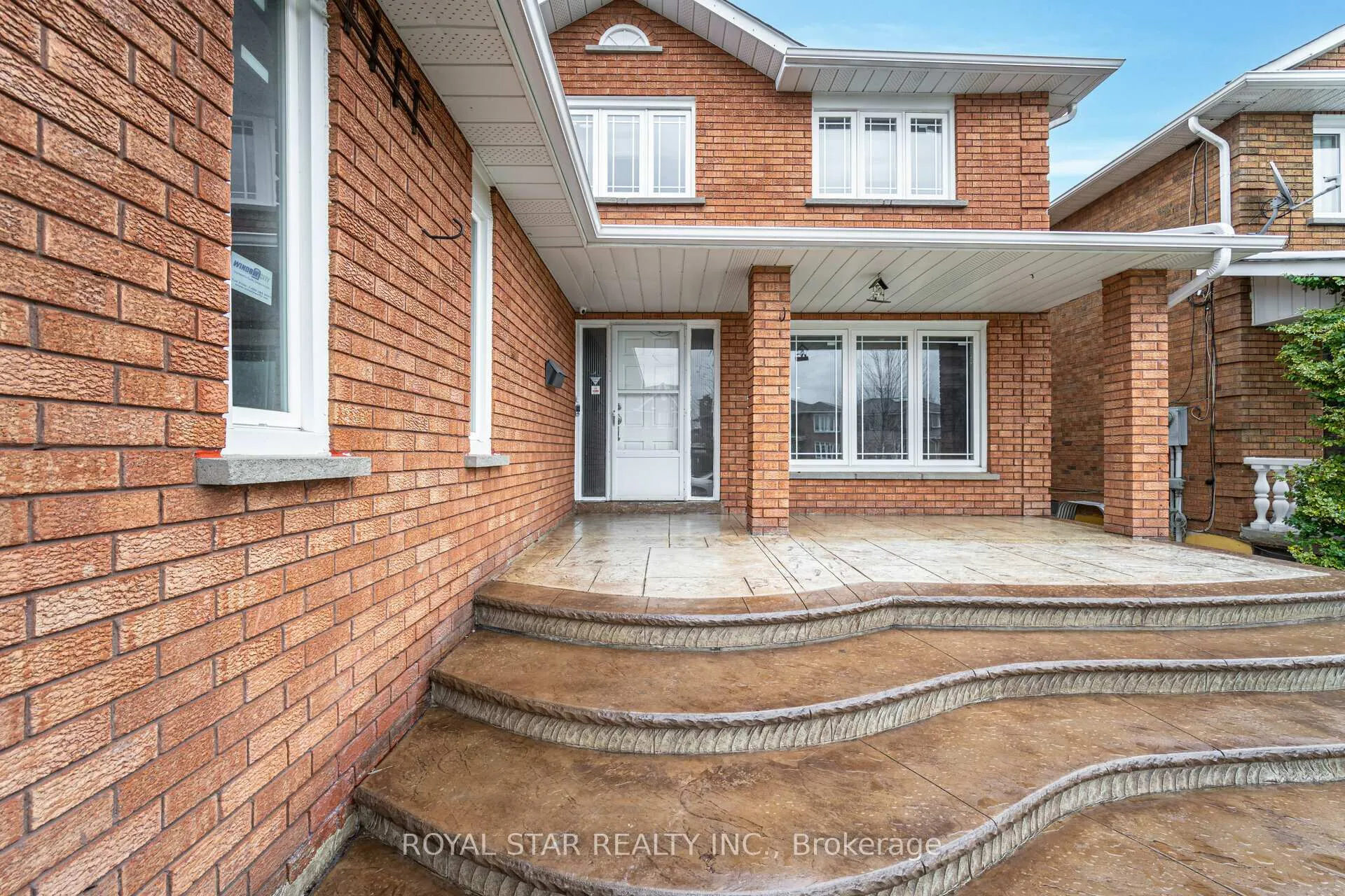 Photo 3 of 10 Hedgerow Avenue, Brampton, Fletcher's Creek South — HOMEH