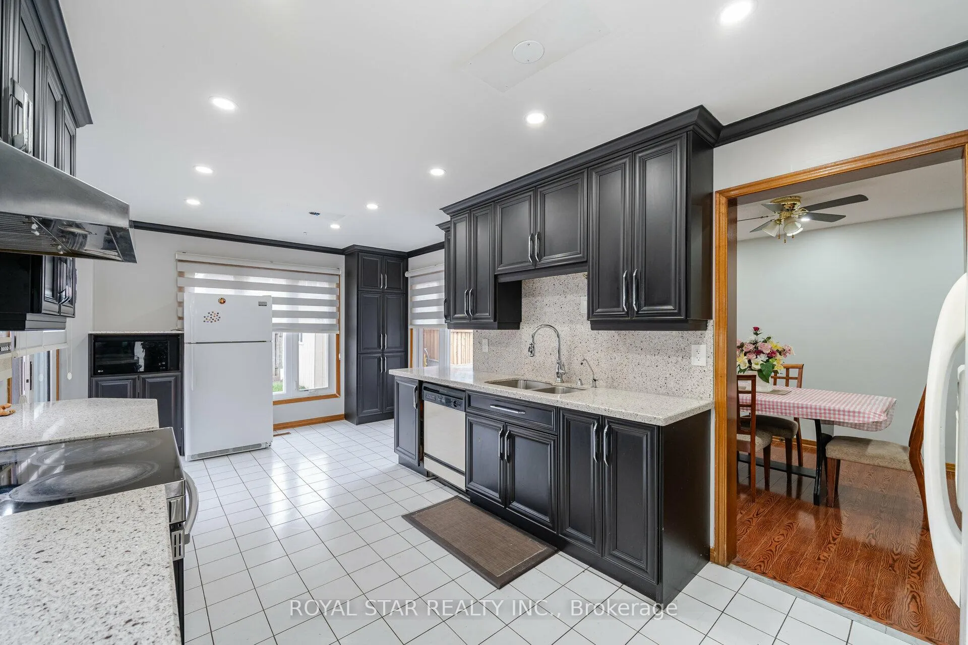 Photo 7 of 10 Hedgerow Avenue, Brampton, Fletcher's Creek South — HOMEH