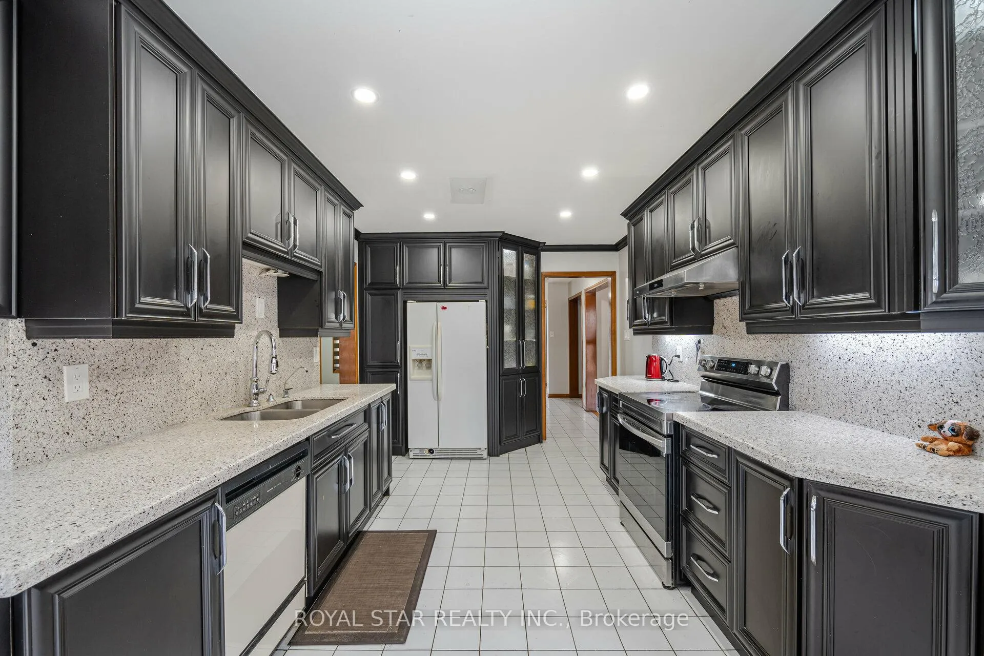 Photo 8 of 10 Hedgerow Avenue, Brampton, Fletcher's Creek South — HOMEH