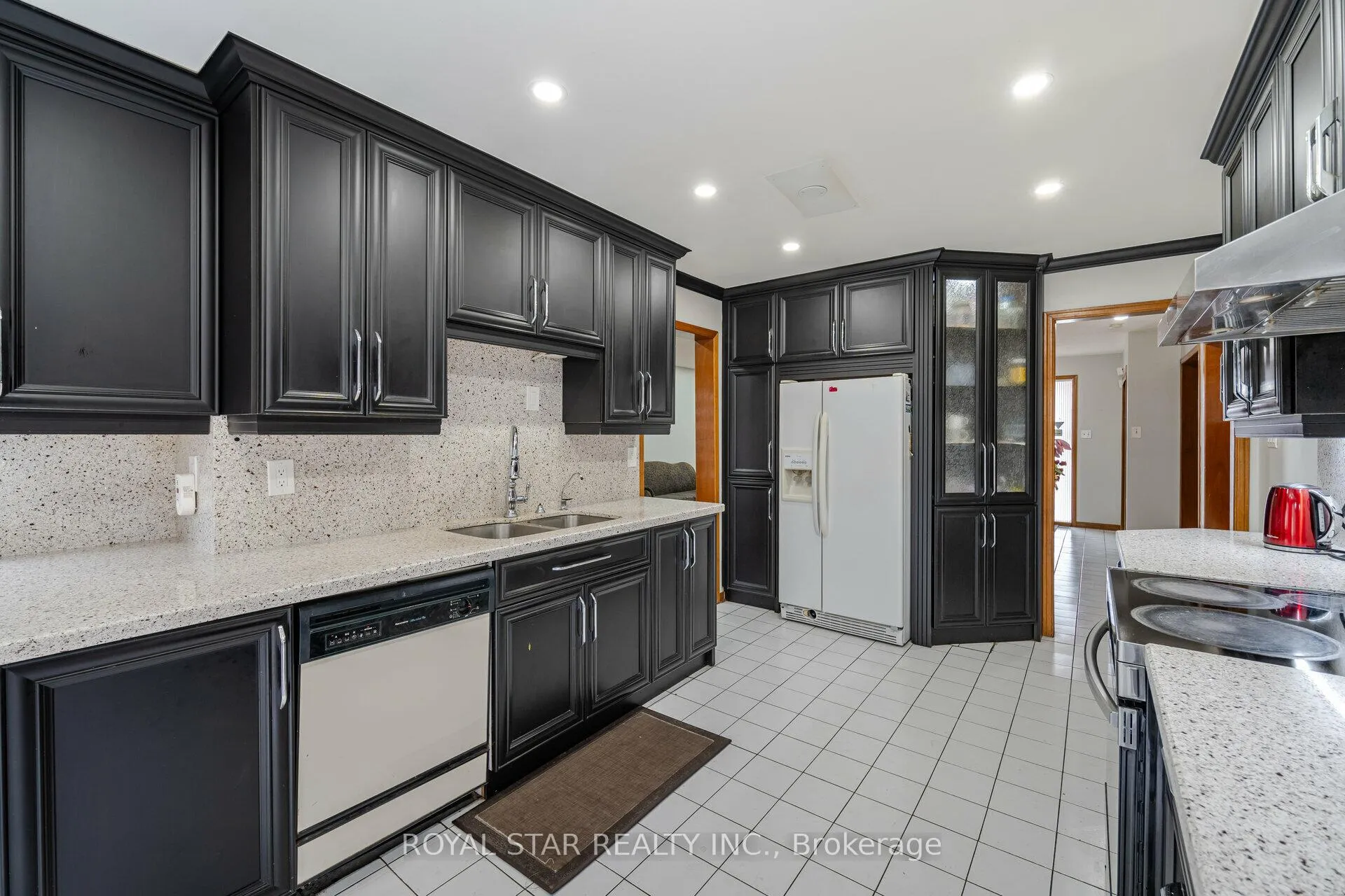 Photo 9 of 10 Hedgerow Avenue, Brampton, Fletcher's Creek South — HOMEH