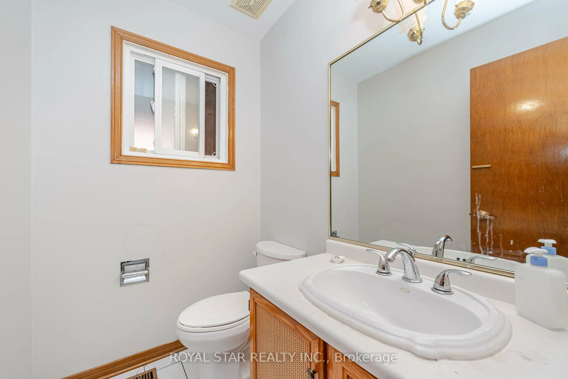 Photo 13 of 10 Hedgerow Avenue, Brampton, Fletcher's Creek South — HOMEH