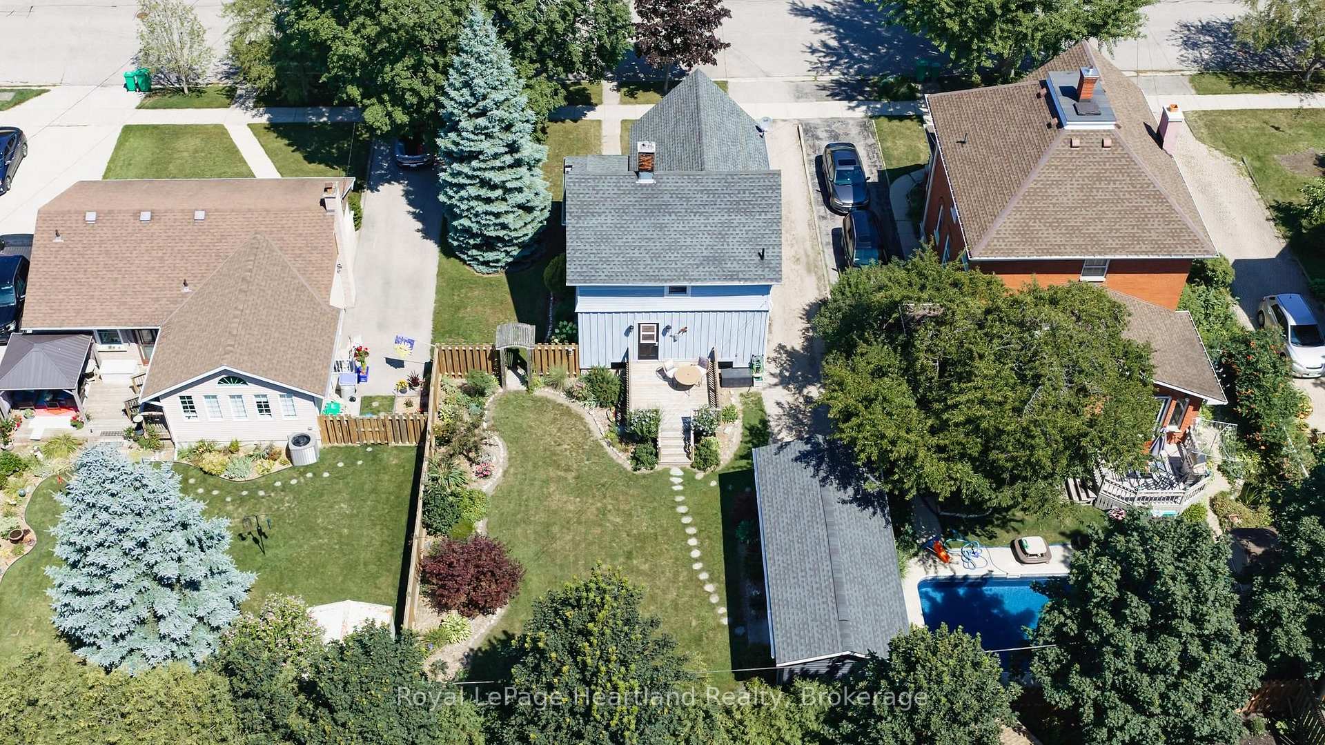 Photo 37 of 122 Nelson Street E, Goderich, Goderich (Town) — HOMEH