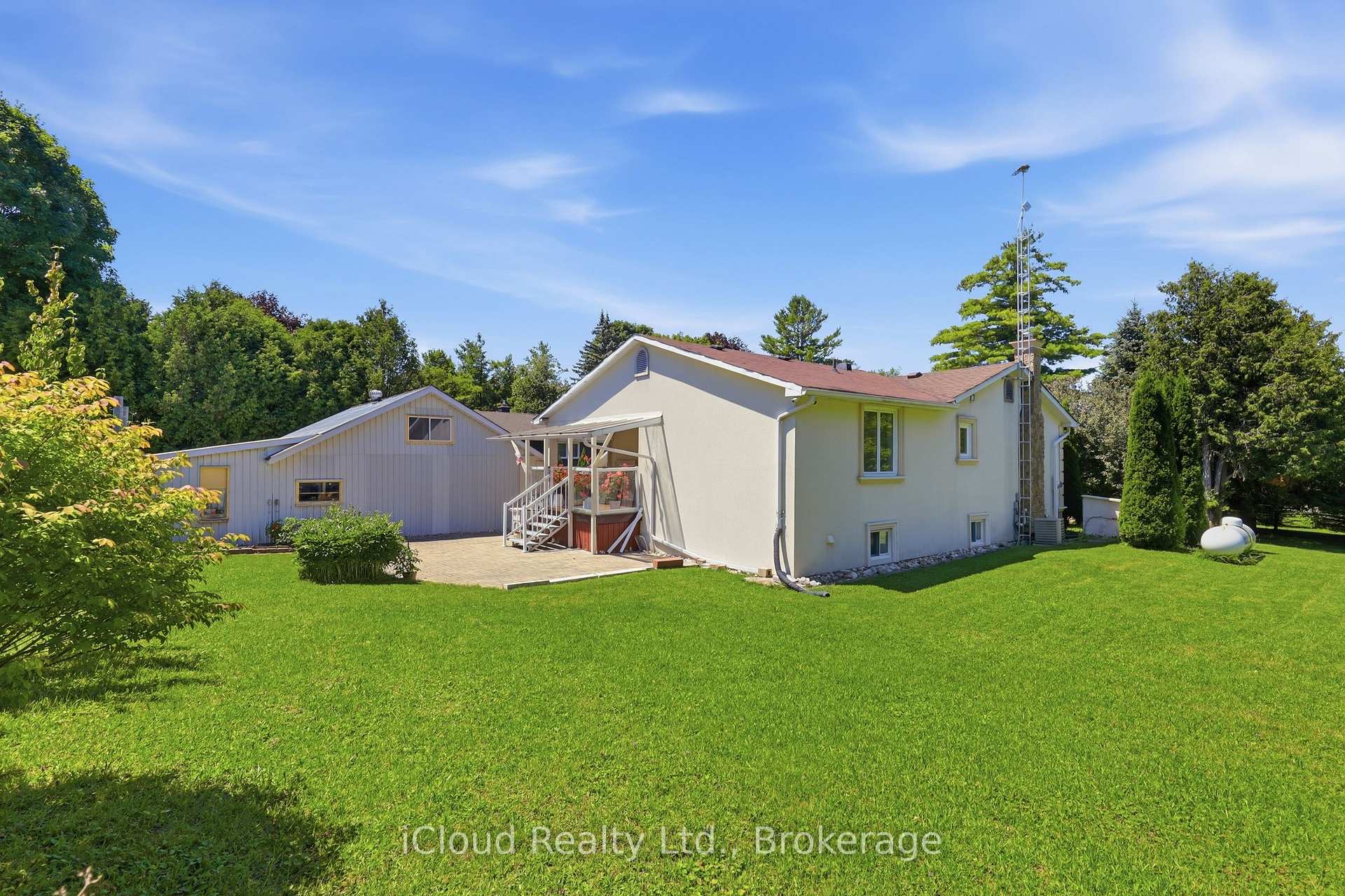 Photo 5 of 4014 Twenty Side Road, Milton, Rural Nassagaweya — HOMEH