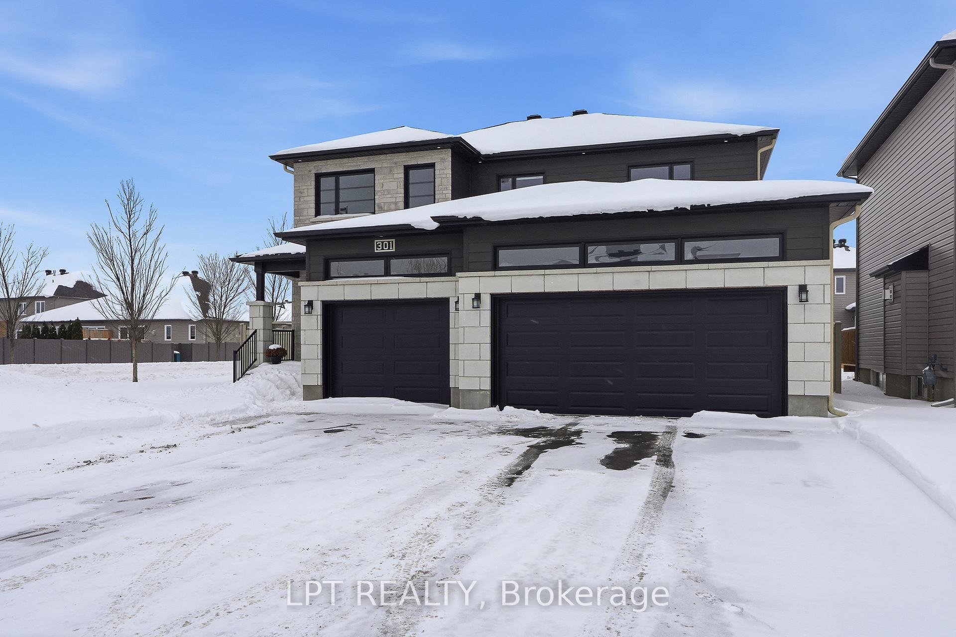 Photo 3 of 301 Moonlight Drive, Russell, Russell Twp — HOMEH