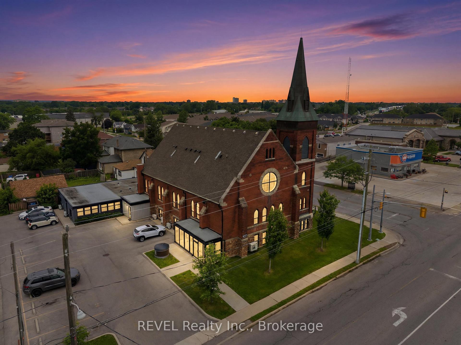 Photo 2 of Unit 3, 405 Merritt Street, St. Catharines, Oakdale — HOMEH
