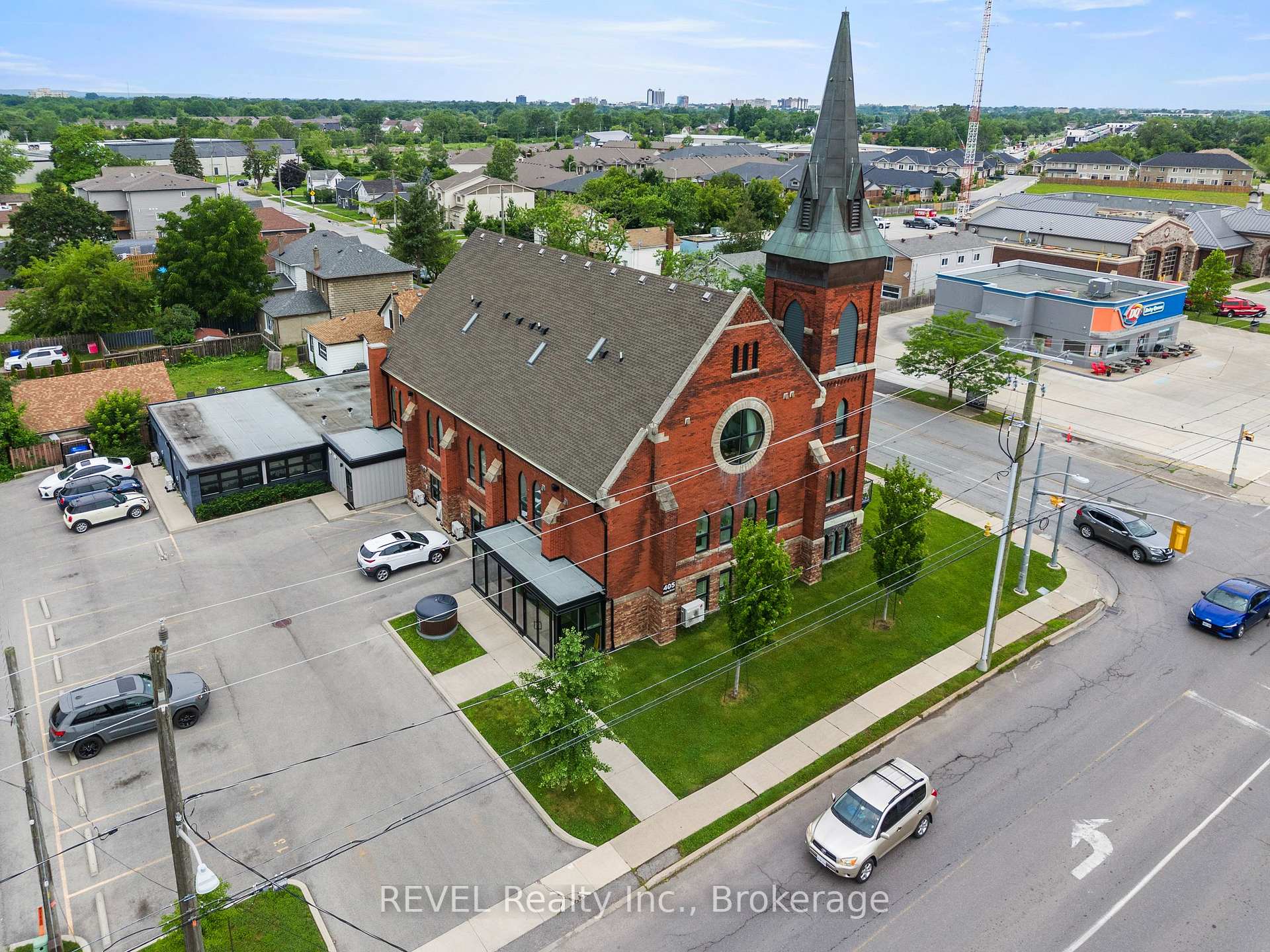 Photo 3 of Unit 3, 405 Merritt Street, St. Catharines, Oakdale — HOMEH