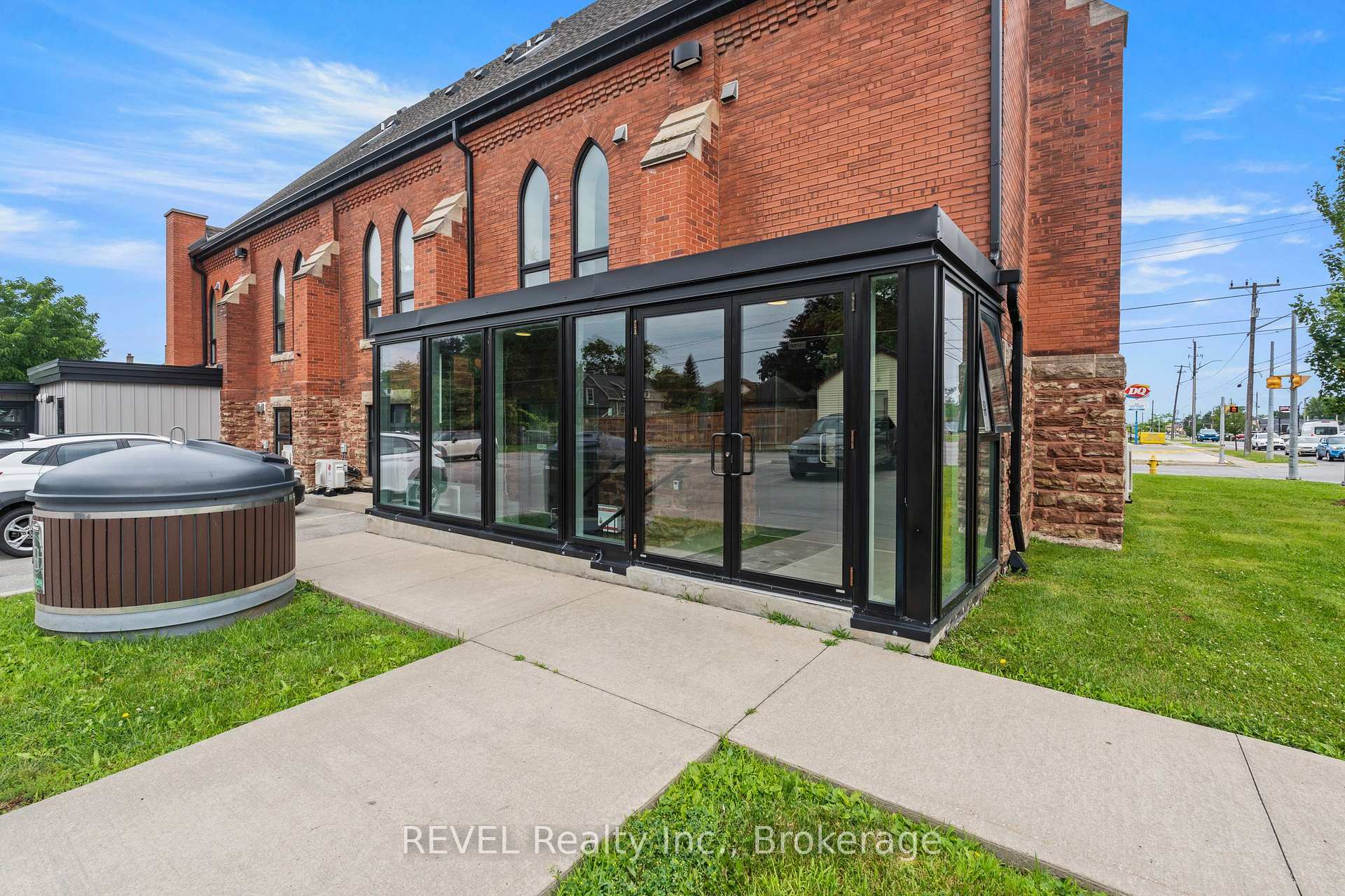 Photo 5 of Unit 3, 405 Merritt Street, St. Catharines, Oakdale — HOMEH