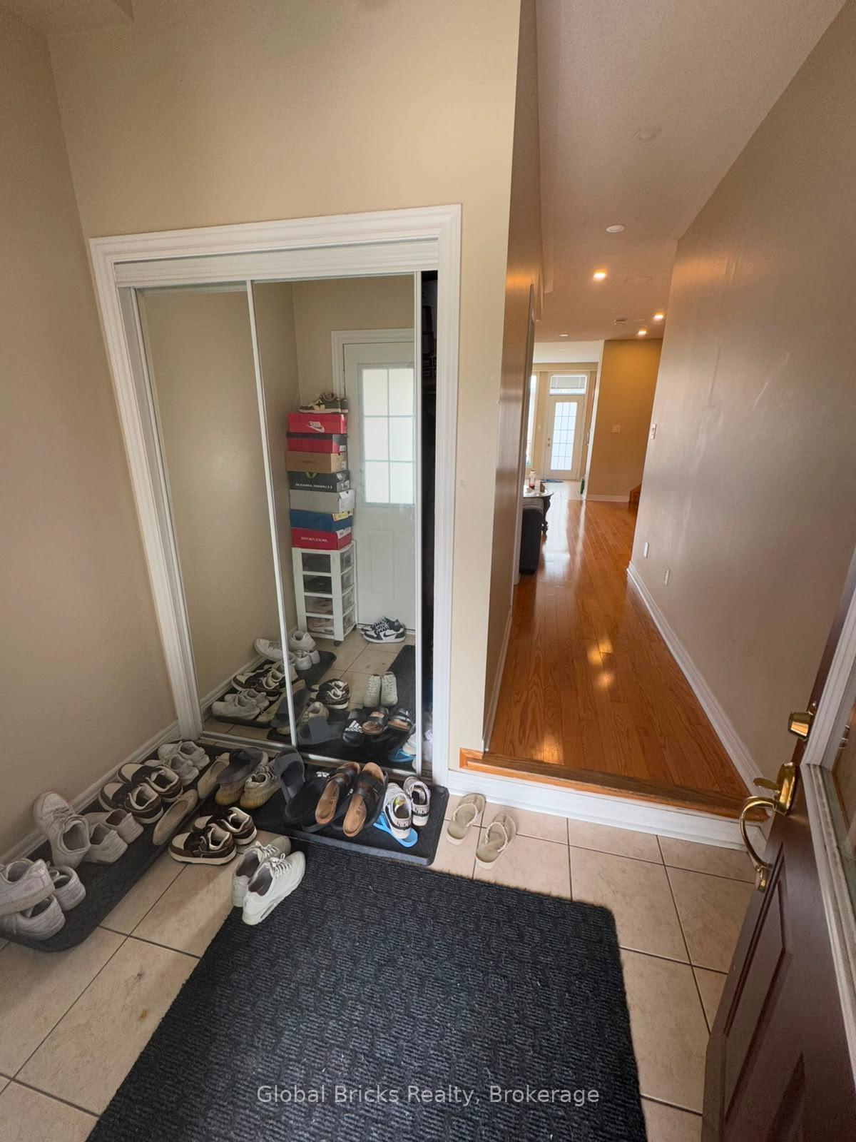 Photo 2 of 34 Pefferlaw Circle, Brampton, Bram West — HOMEH