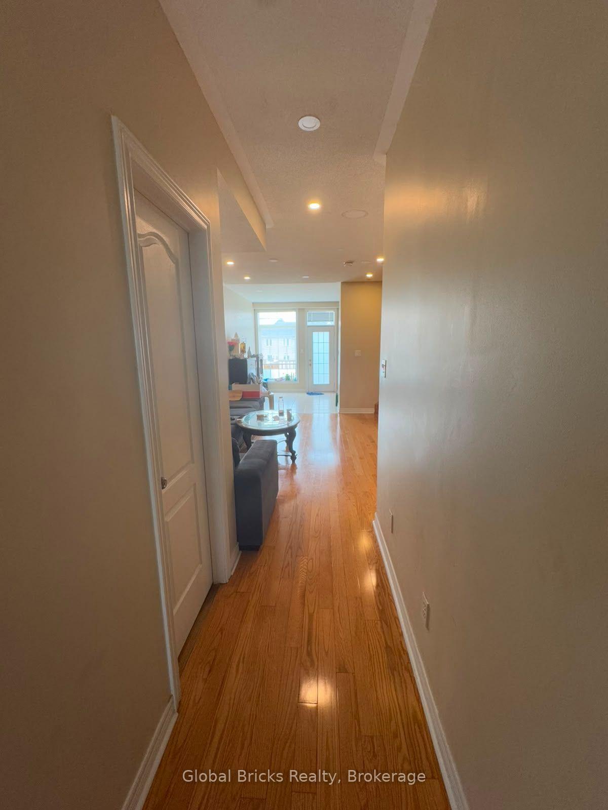 Photo 3 of 34 Pefferlaw Circle, Brampton, Bram West — HOMEH