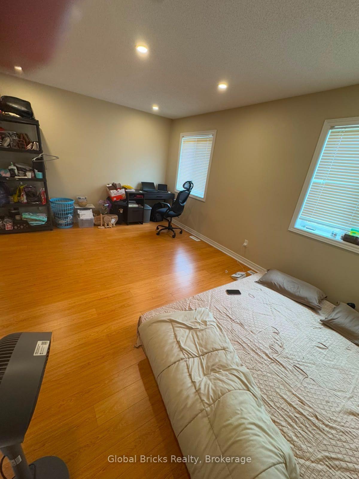 Photo 11 of 34 Pefferlaw Circle, Brampton, Bram West — HOMEH