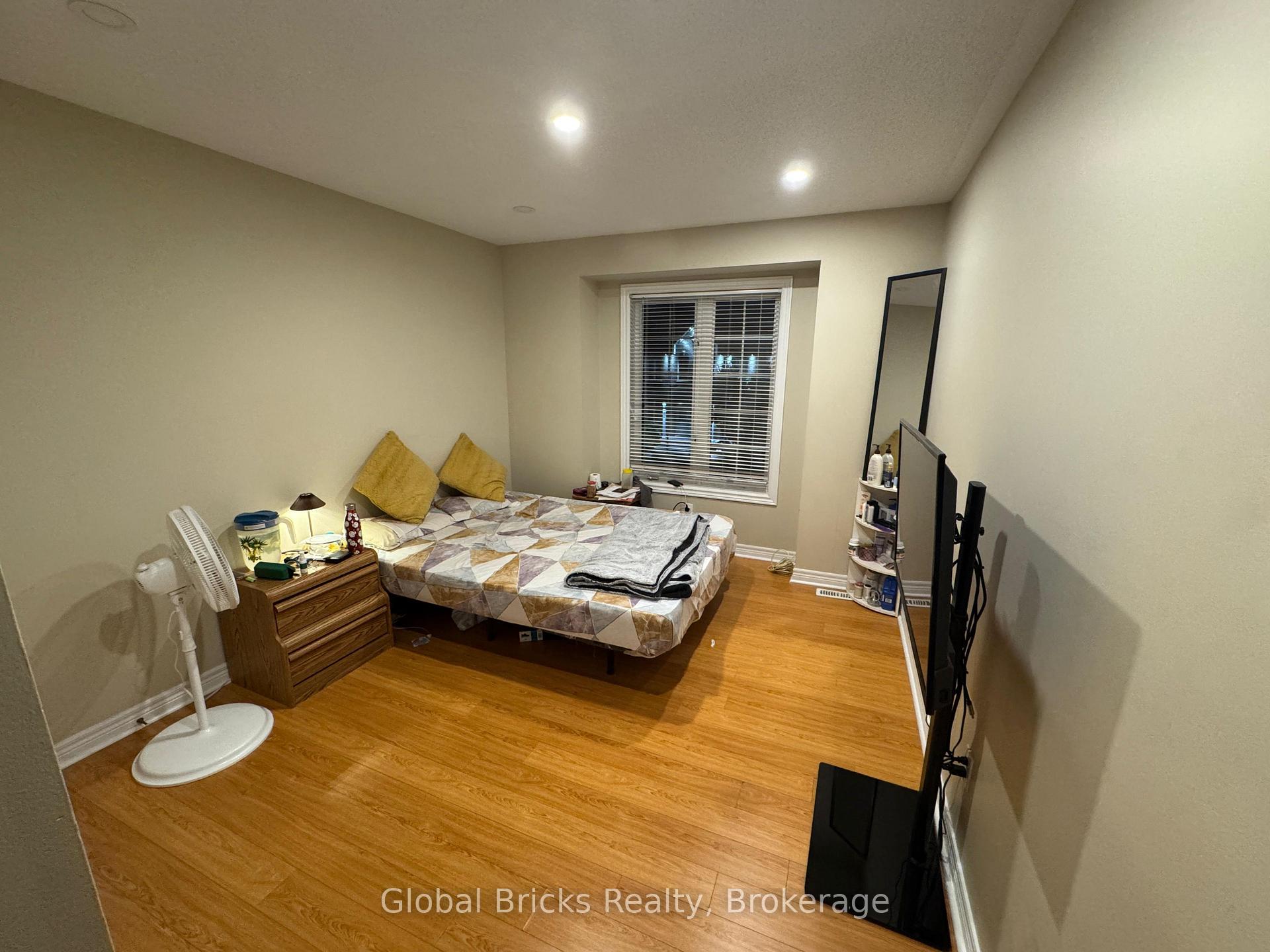 Photo 12 of 34 Pefferlaw Circle, Brampton, Bram West — HOMEH