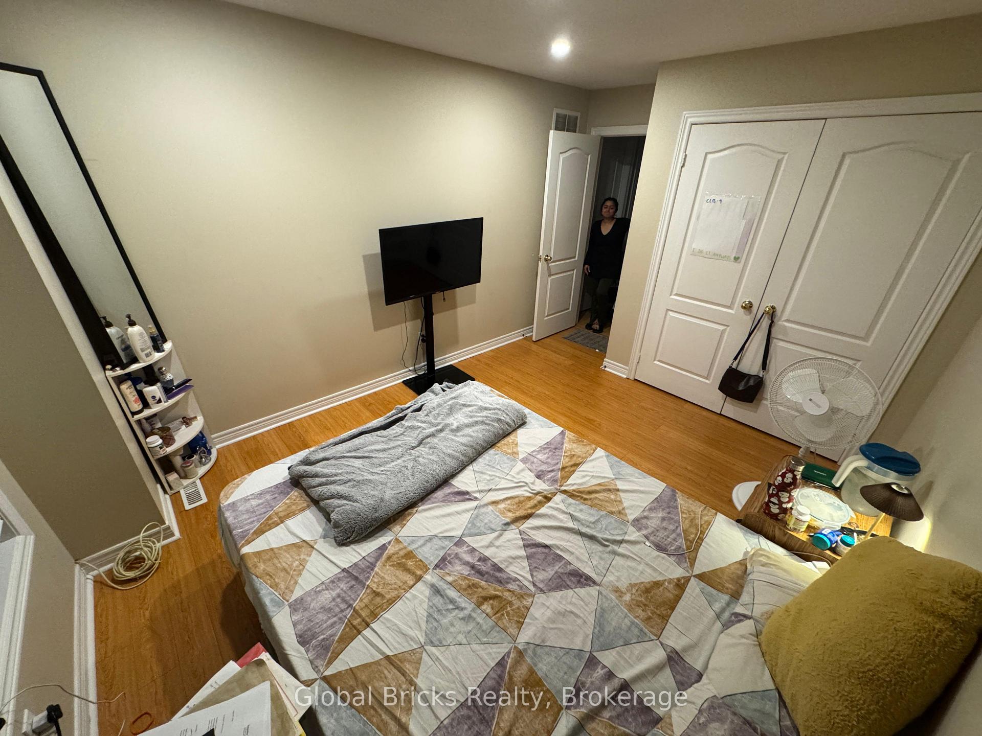 Photo 13 of 34 Pefferlaw Circle, Brampton, Bram West — HOMEH