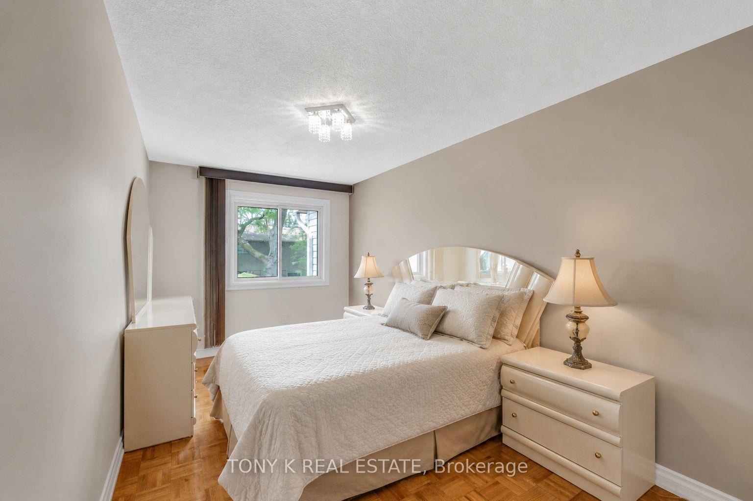 Photo 6 of Unit 21, 2035 Asta Drive, Mississauga, Cooksville — HOMEH