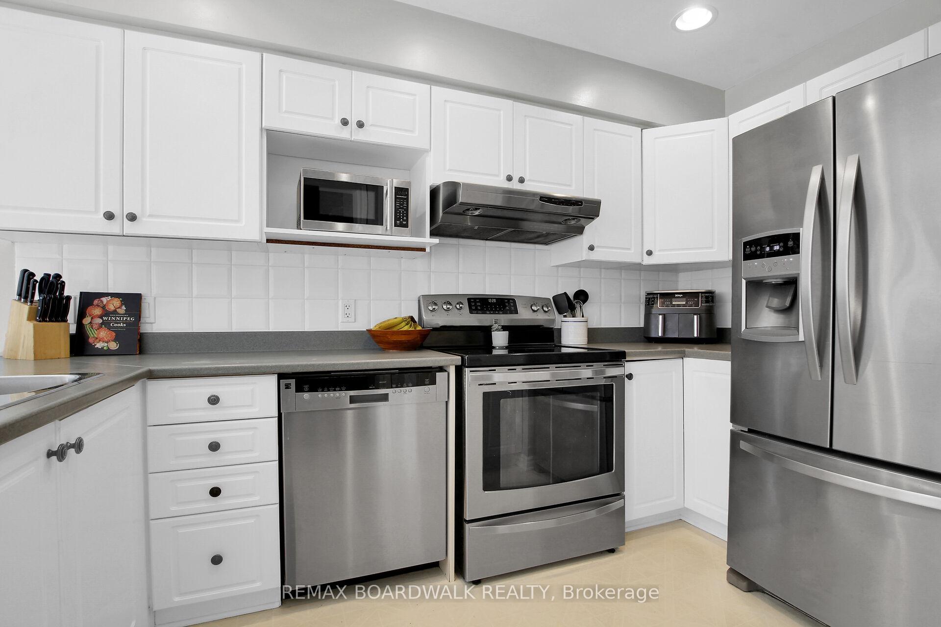 Photo 9 of 86 Saddlesmith Circle, Ottawa, Kanata - Emerald Meadows/Trailwest — HOMEH