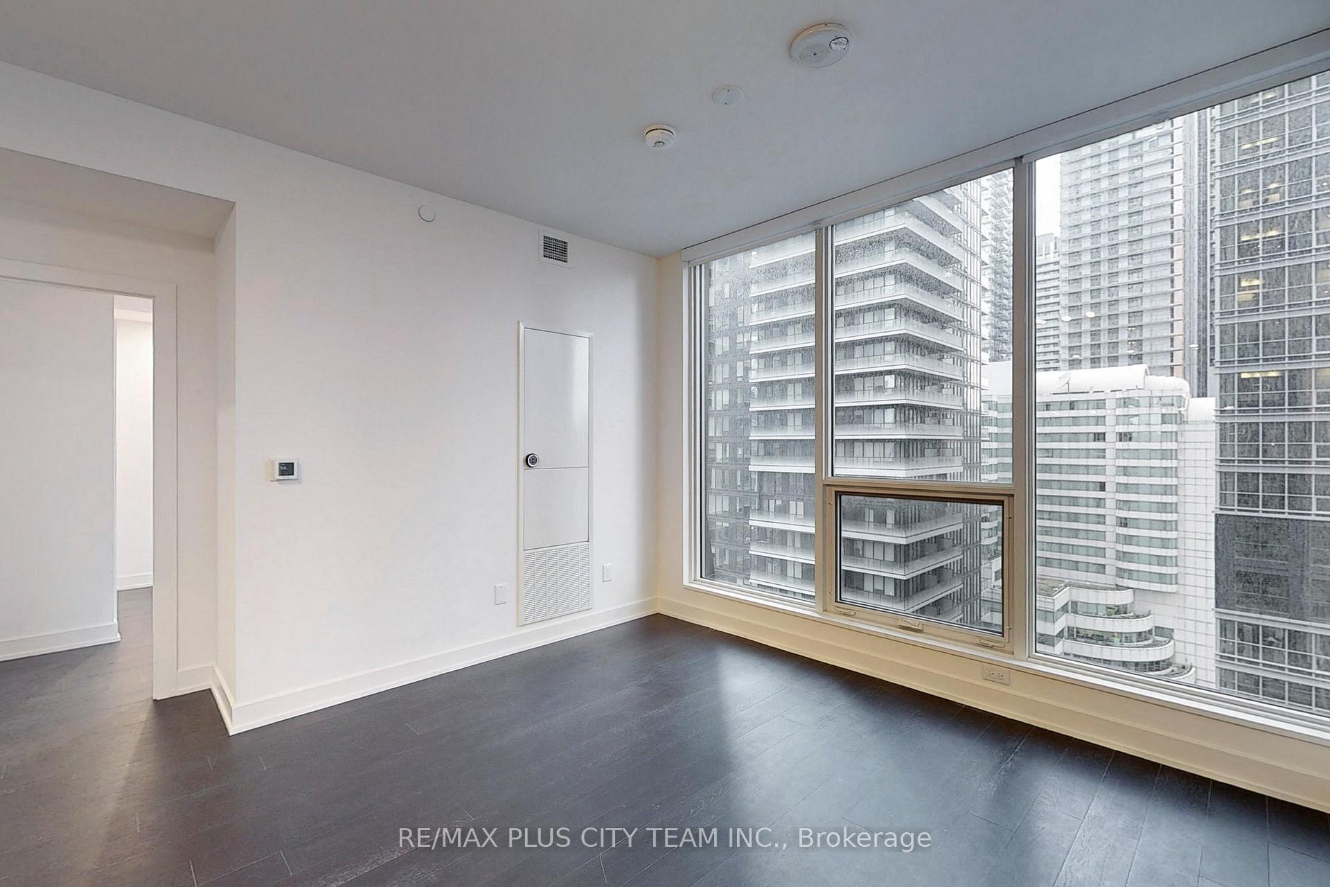 Photo 4 of Unit 1613, 35 Mercer Street, Toronto, Waterfront Communities — HOMEH