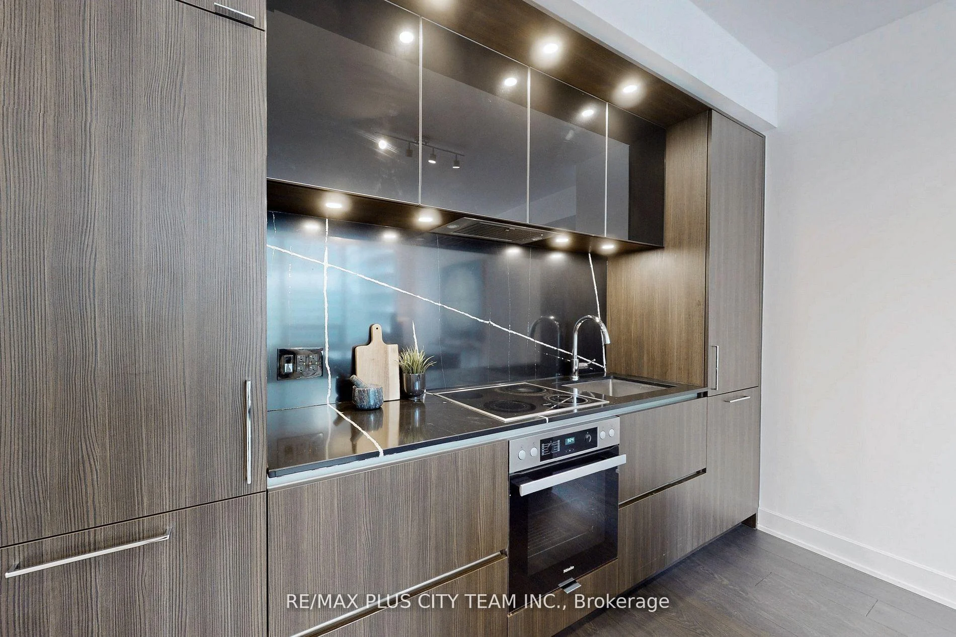 Photo 13 of Unit 1613, 35 Mercer Street, Toronto, Waterfront Communities — HOMEH
