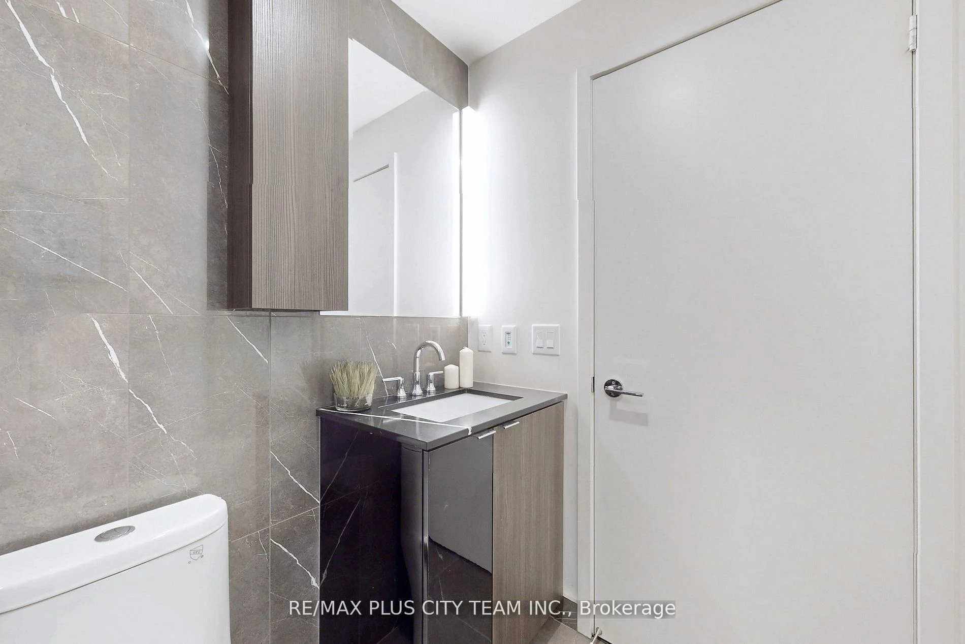 Photo 25 of Unit 1613, 35 Mercer Street, Toronto, Waterfront Communities — HOMEH