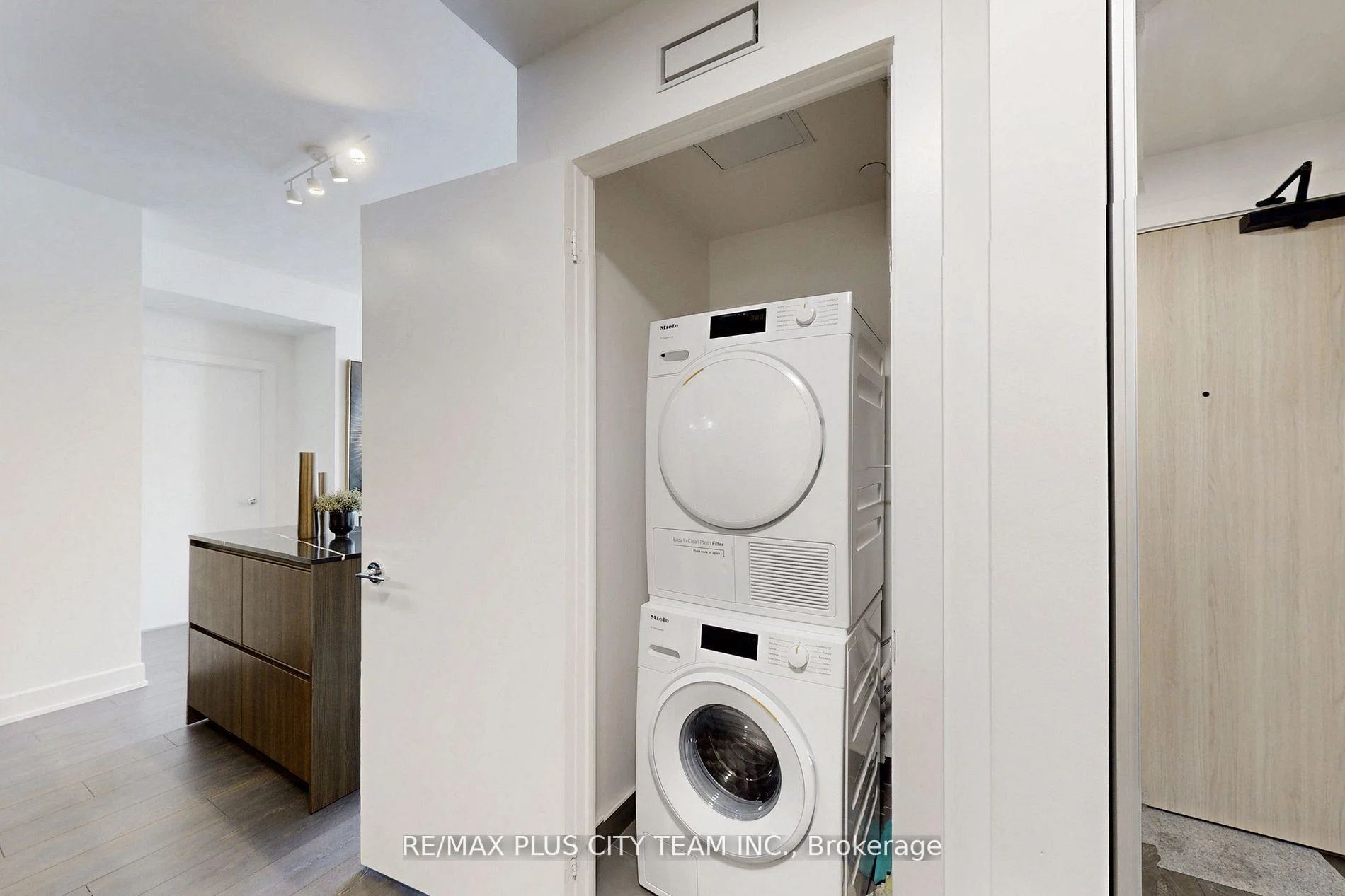 Photo 33 of Unit 1613, 35 Mercer Street, Toronto, Waterfront Communities — HOMEH