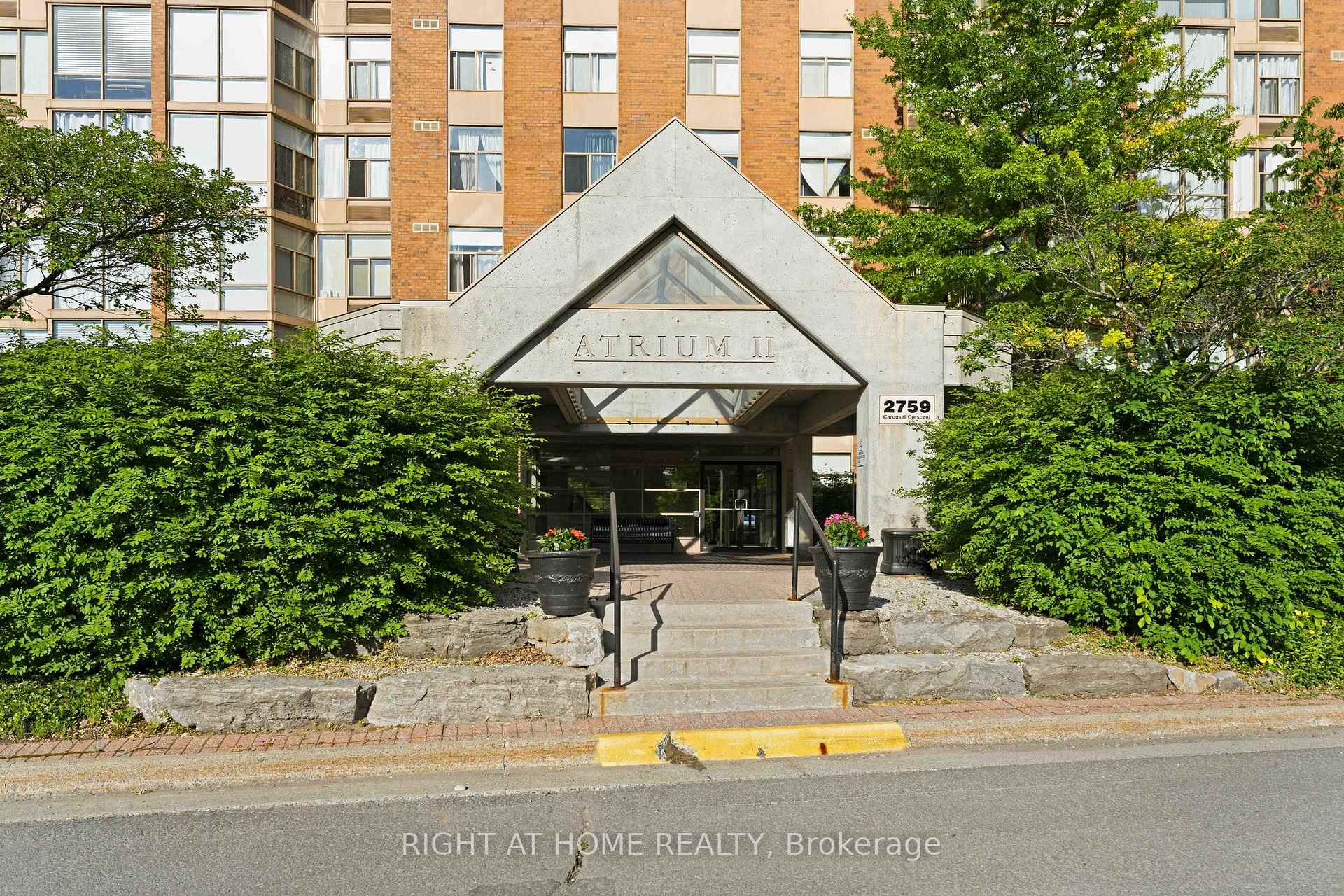 Photo 2 of Unit 911, 2759 Carousel Crescent, Ottawa, Emerald Woods/Sawmill Creek — HOMEH