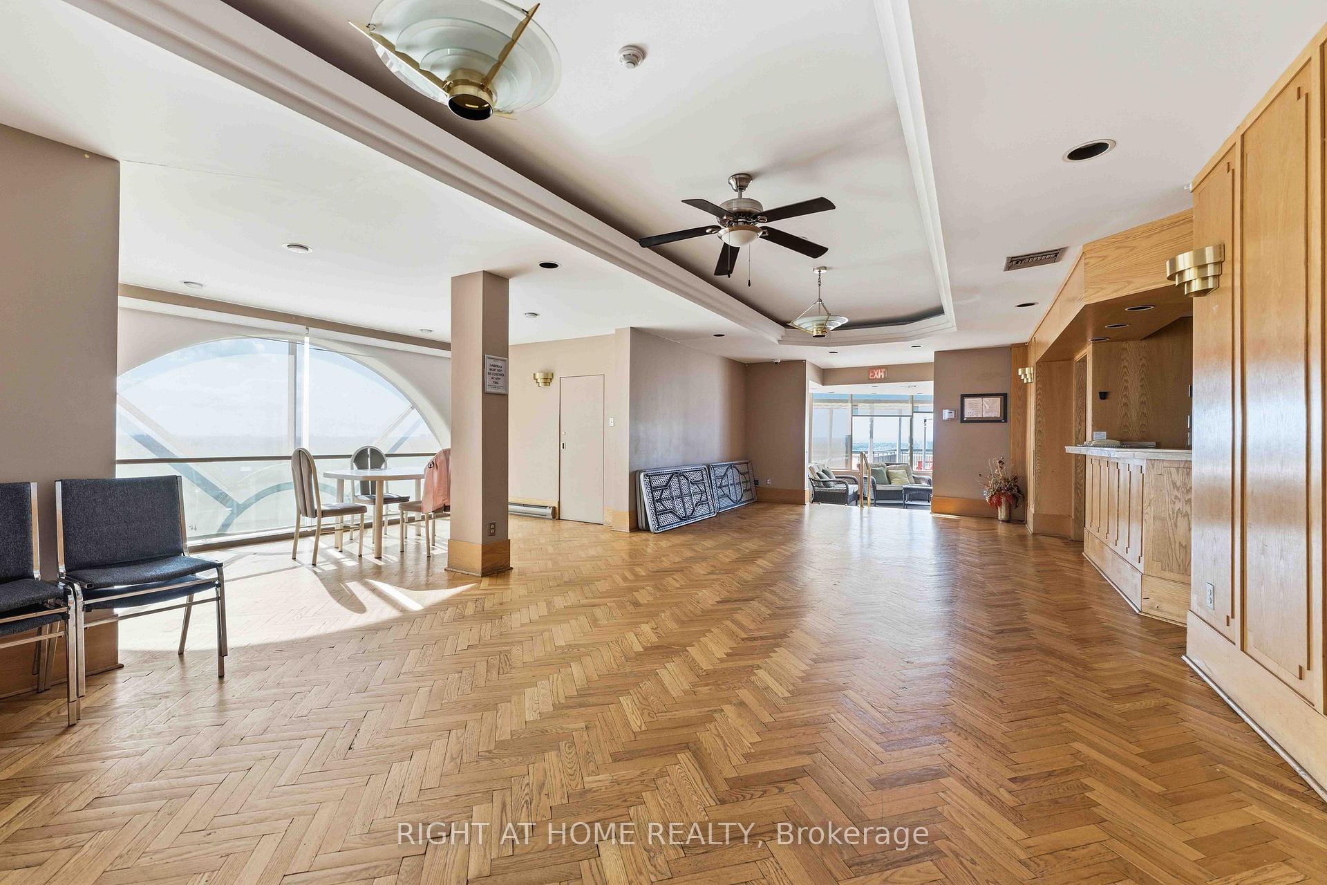 Photo 5 of Unit 911, 2759 Carousel Crescent, Ottawa, Emerald Woods/Sawmill Creek — HOMEH