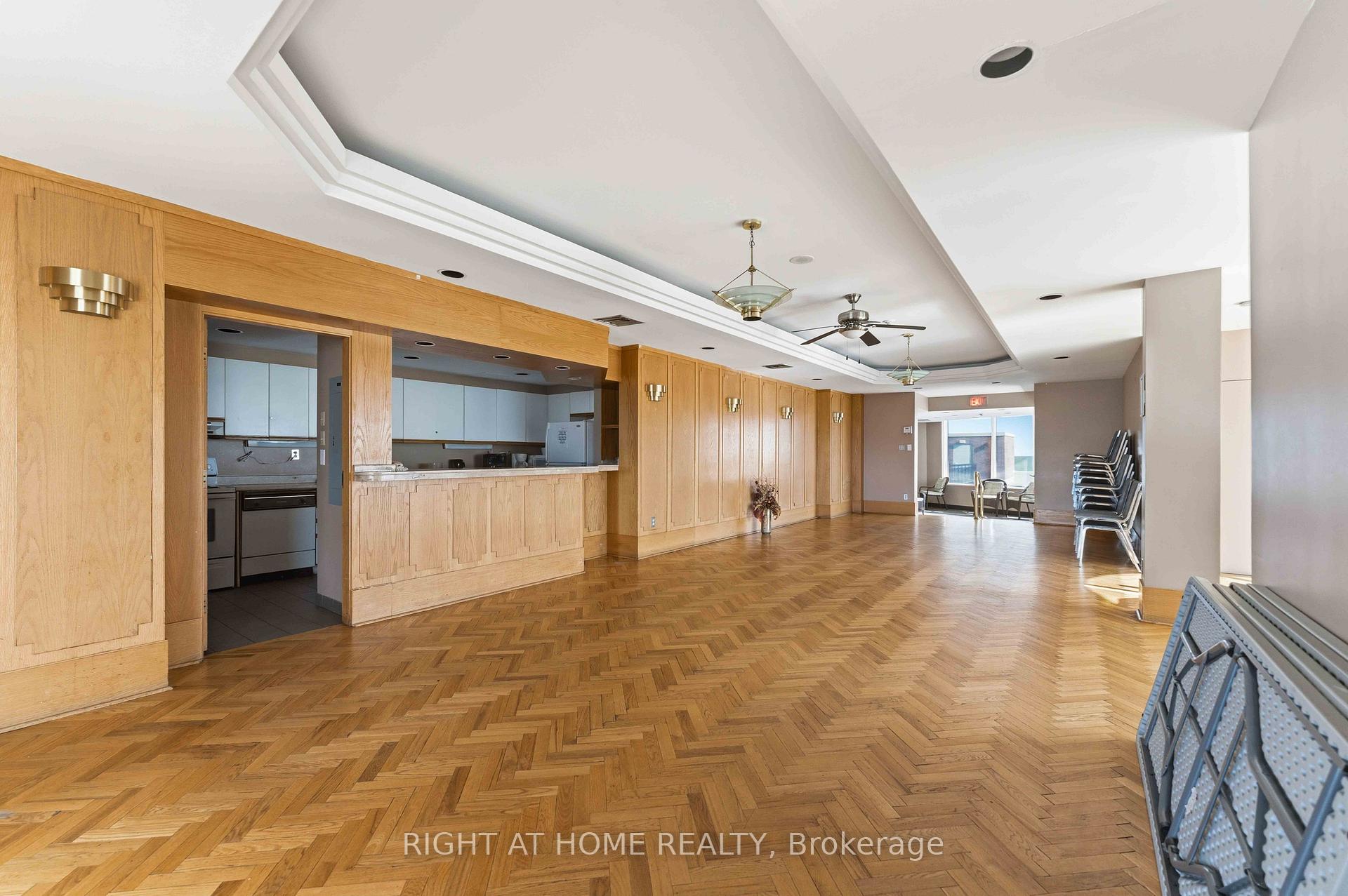 Photo 6 of Unit 911, 2759 Carousel Crescent, Ottawa, Emerald Woods/Sawmill Creek — HOMEH