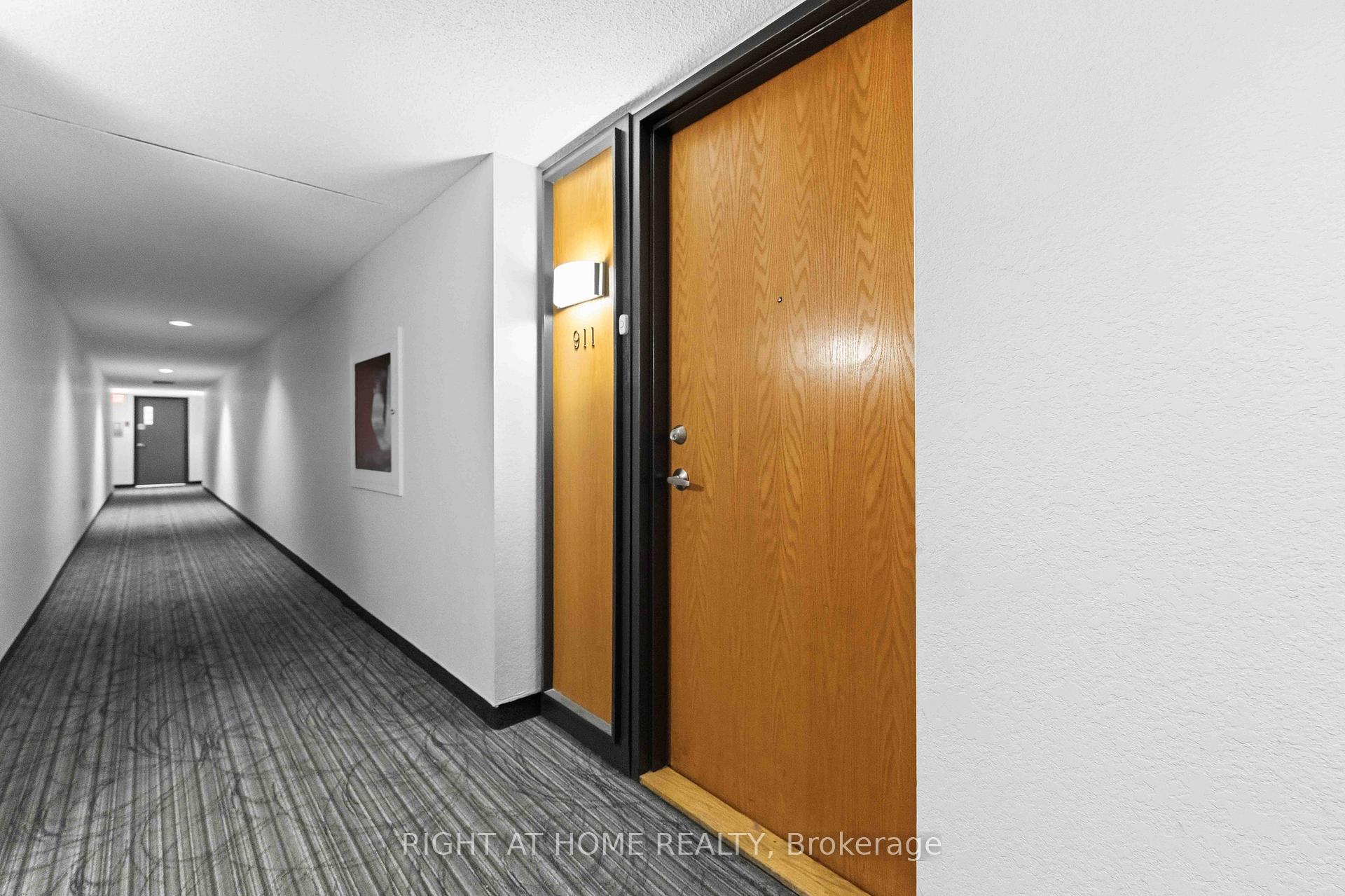 Photo 8 of Unit 911, 2759 Carousel Crescent, Ottawa, Emerald Woods/Sawmill Creek — HOMEH