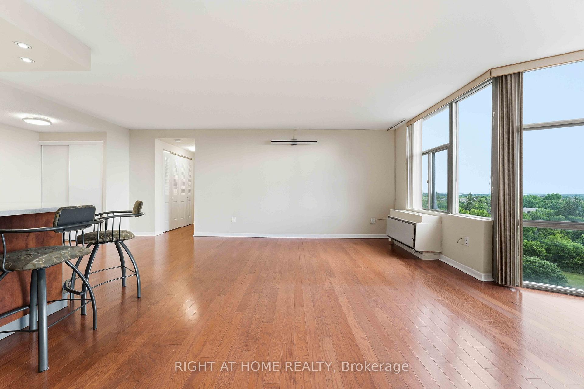Photo 21 of Unit 911, 2759 Carousel Crescent, Ottawa, Emerald Woods/Sawmill Creek — HOMEH