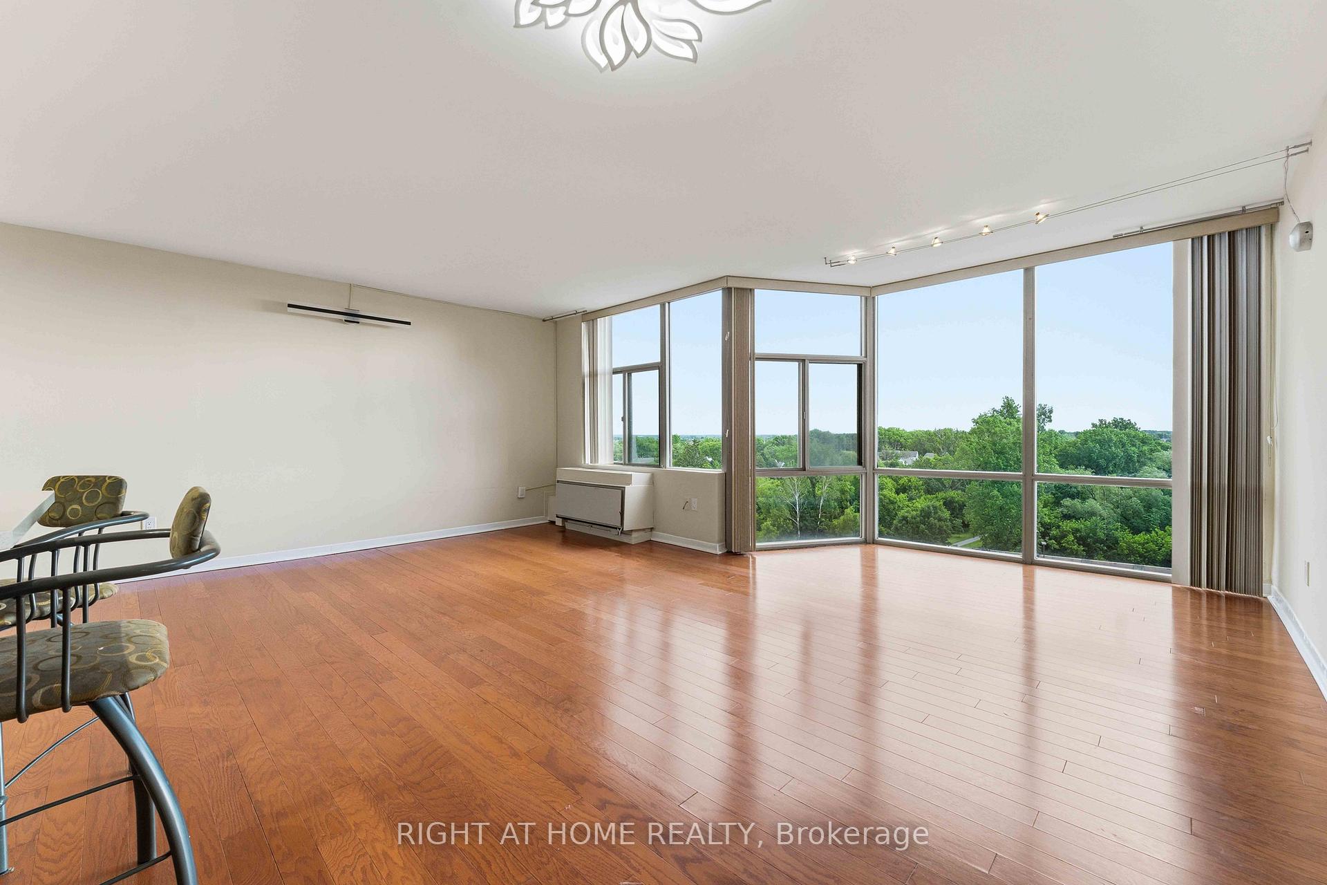 Photo 22 of Unit 911, 2759 Carousel Crescent, Ottawa, Emerald Woods/Sawmill Creek — HOMEH