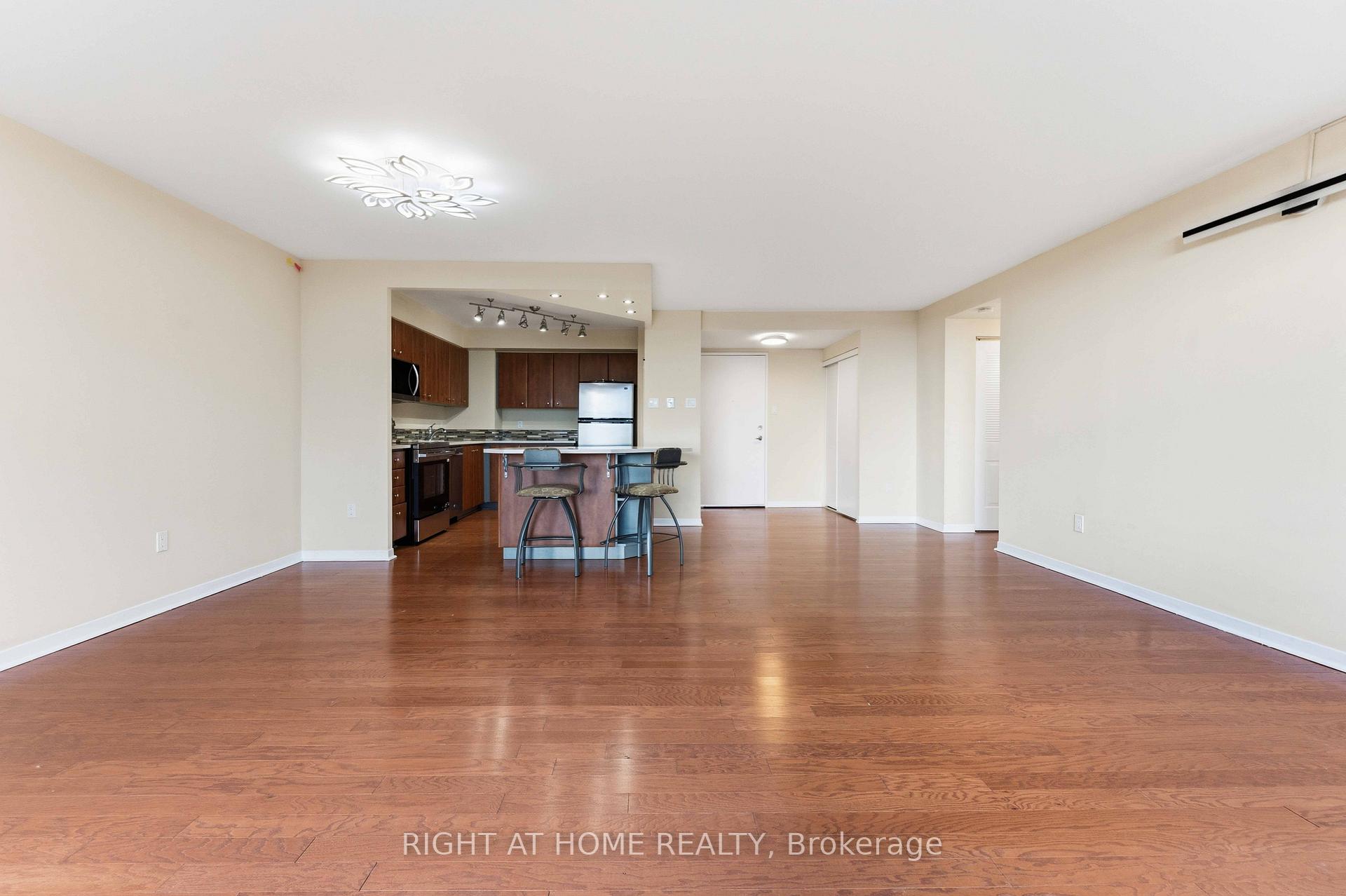 Photo 24 of Unit 911, 2759 Carousel Crescent, Ottawa, Emerald Woods/Sawmill Creek — HOMEH