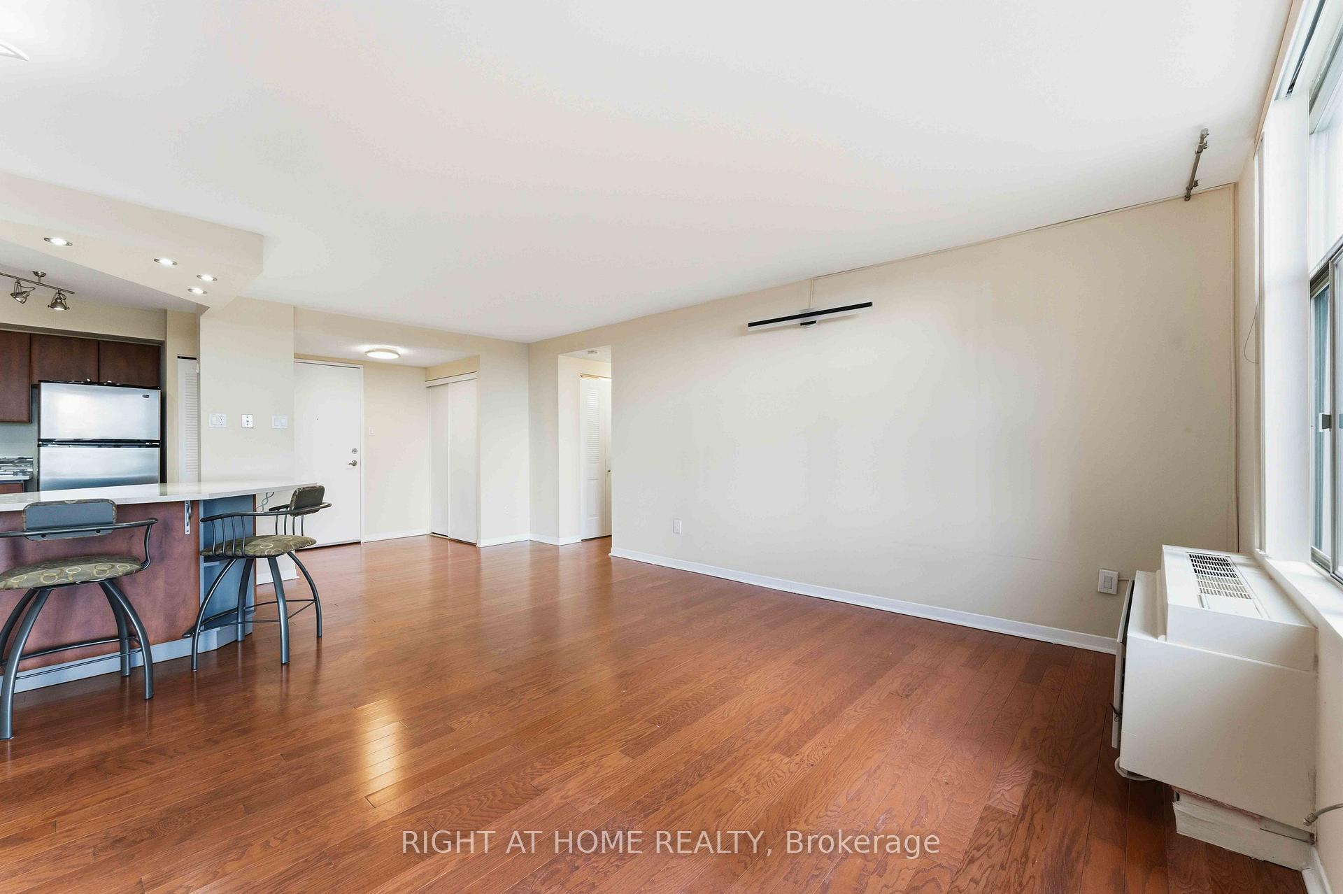 Photo 25 of Unit 911, 2759 Carousel Crescent, Ottawa, Emerald Woods/Sawmill Creek — HOMEH