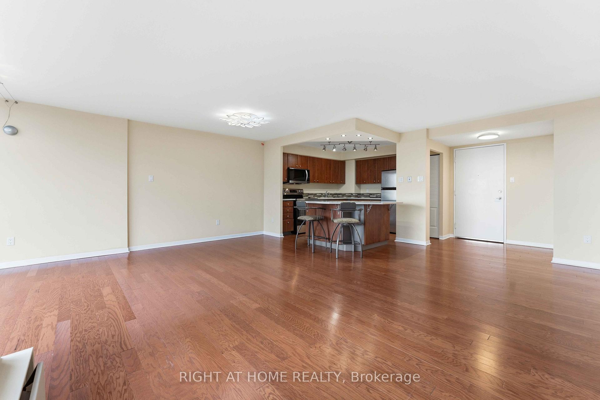Photo 26 of Unit 911, 2759 Carousel Crescent, Ottawa, Emerald Woods/Sawmill Creek — HOMEH