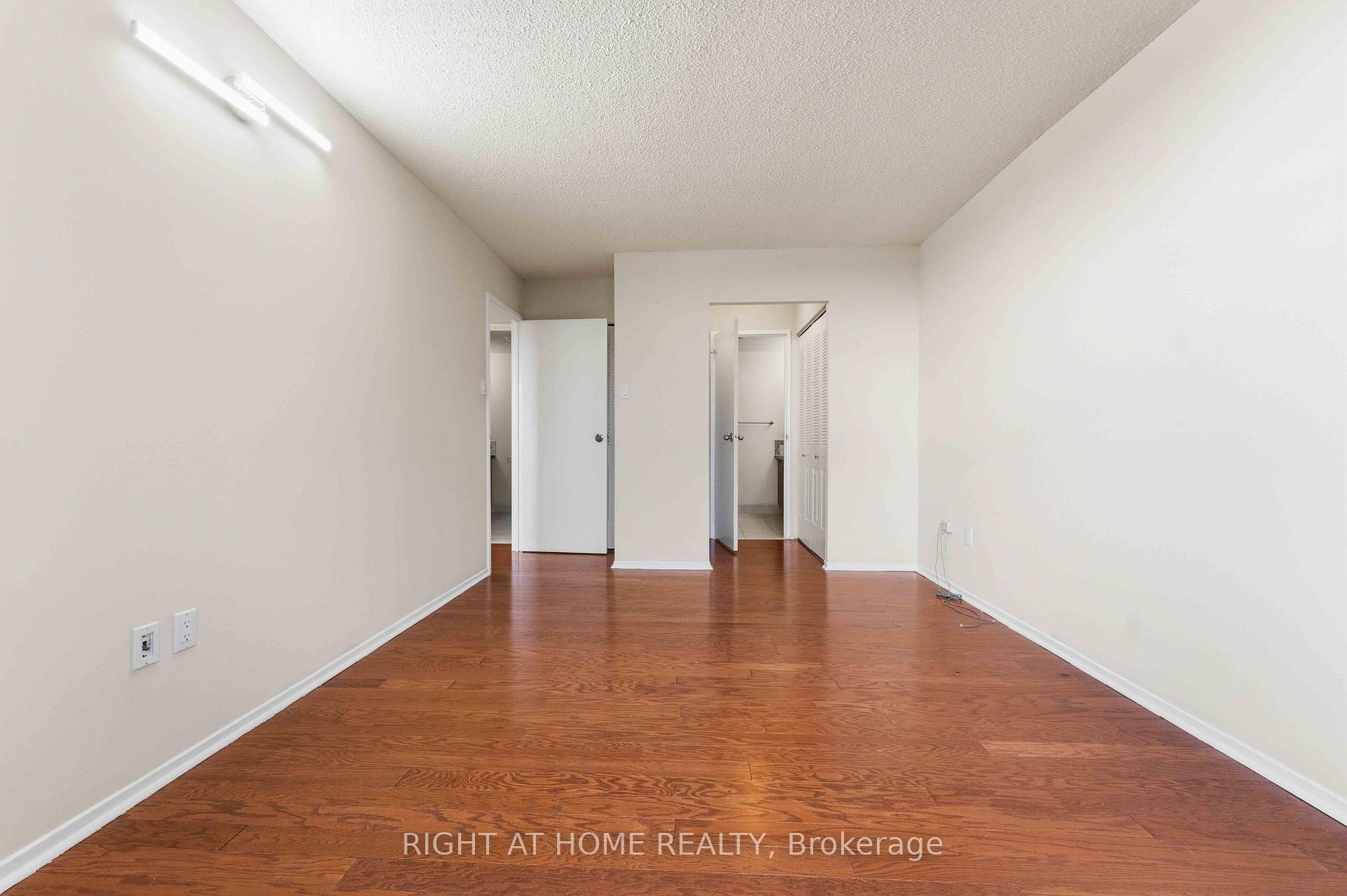 Photo 32 of Unit 911, 2759 Carousel Crescent, Ottawa, Emerald Woods/Sawmill Creek — HOMEH