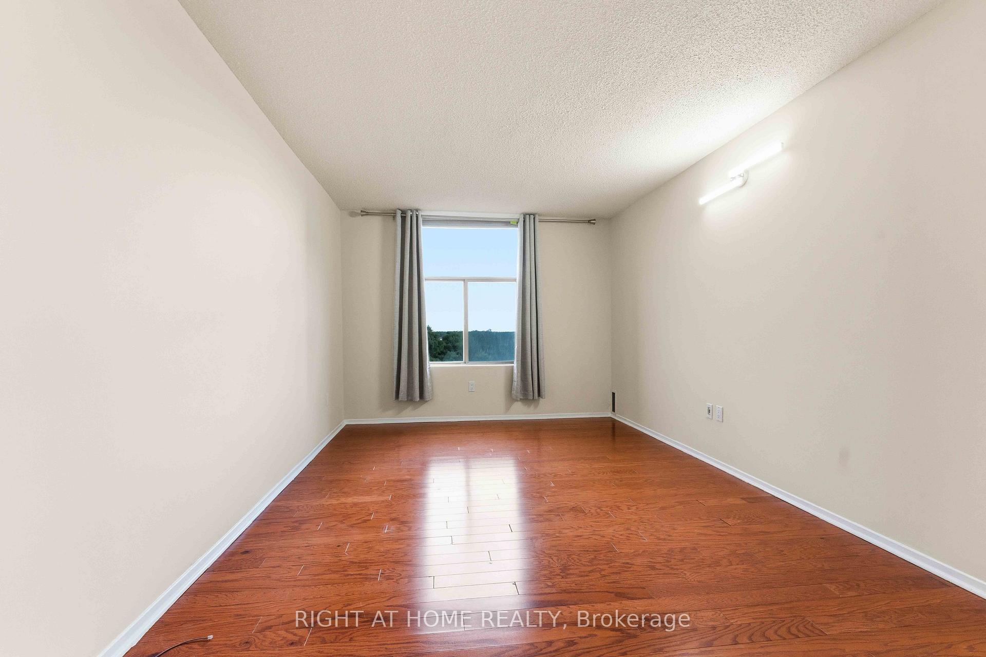 Photo 34 of Unit 911, 2759 Carousel Crescent, Ottawa, Emerald Woods/Sawmill Creek — HOMEH
