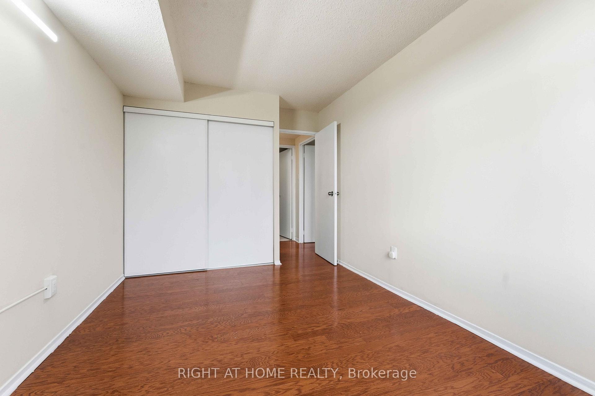 Photo 39 of Unit 911, 2759 Carousel Crescent, Ottawa, Emerald Woods/Sawmill Creek — HOMEH