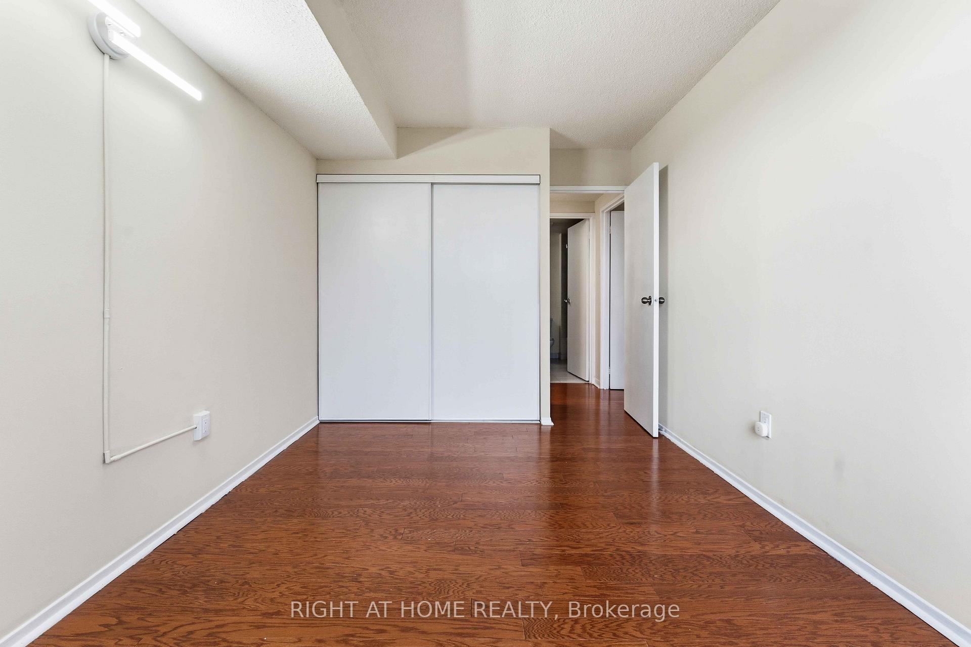 Photo 40 of Unit 911, 2759 Carousel Crescent, Ottawa, Emerald Woods/Sawmill Creek — HOMEH