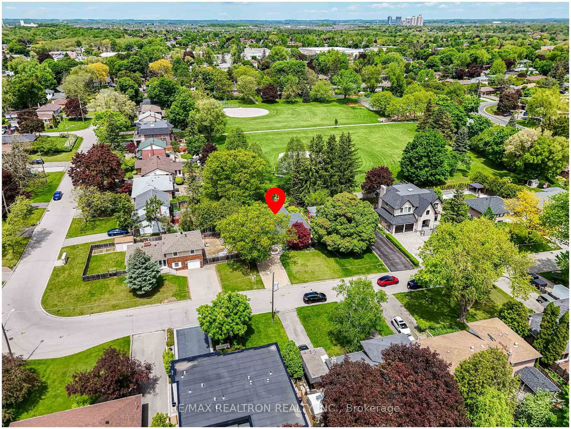 Photo 2 of 15 Lincoln Green Drive, Markham, Bullock — HOMEH
