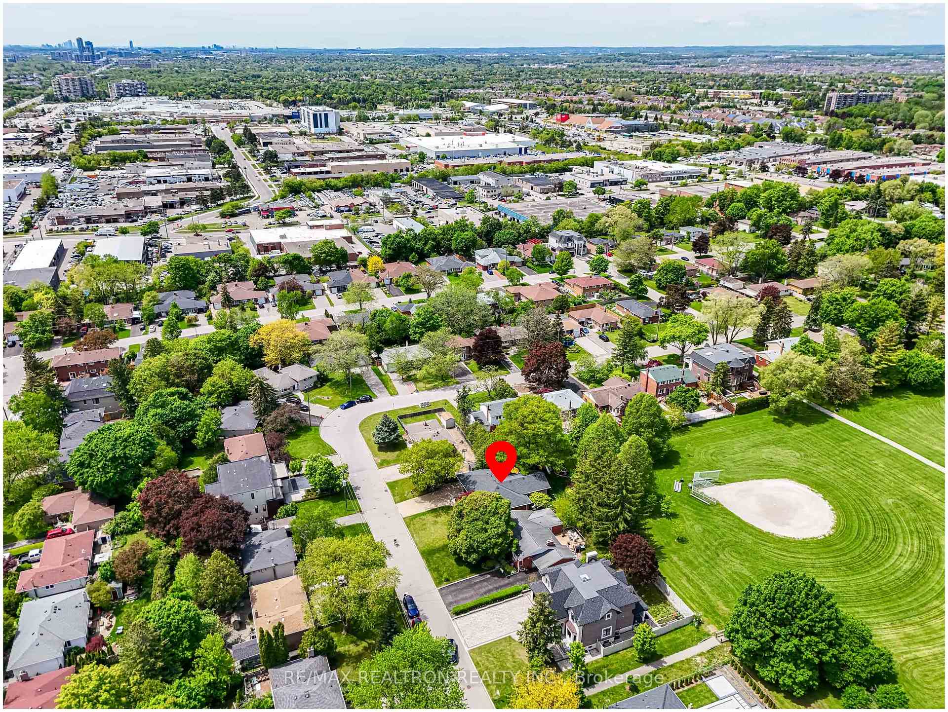 Photo 5 of 15 Lincoln Green Drive, Markham, Bullock — HOMEH