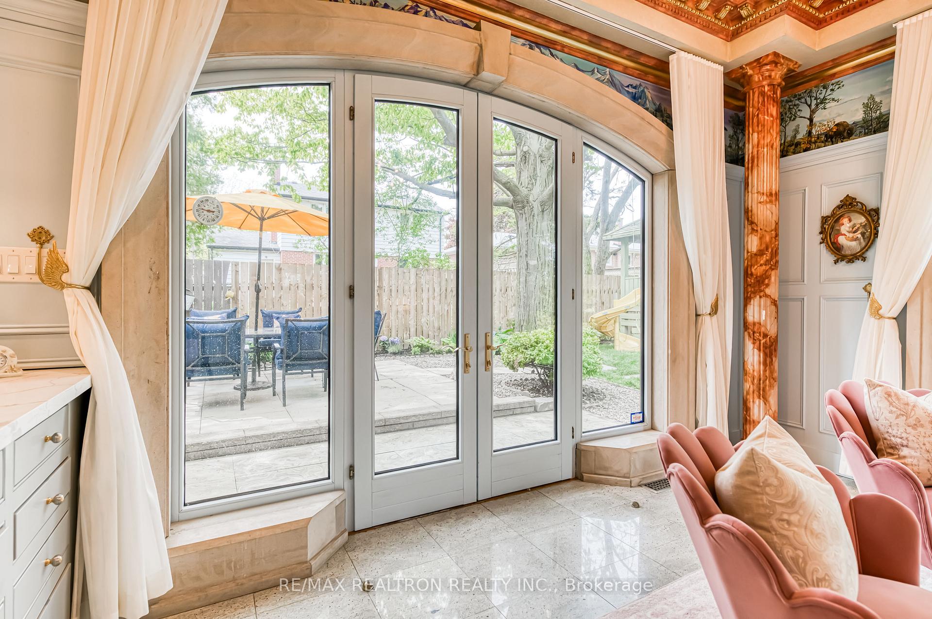 Photo 9 of 15 Lincoln Green Drive, Markham, Bullock — HOMEH