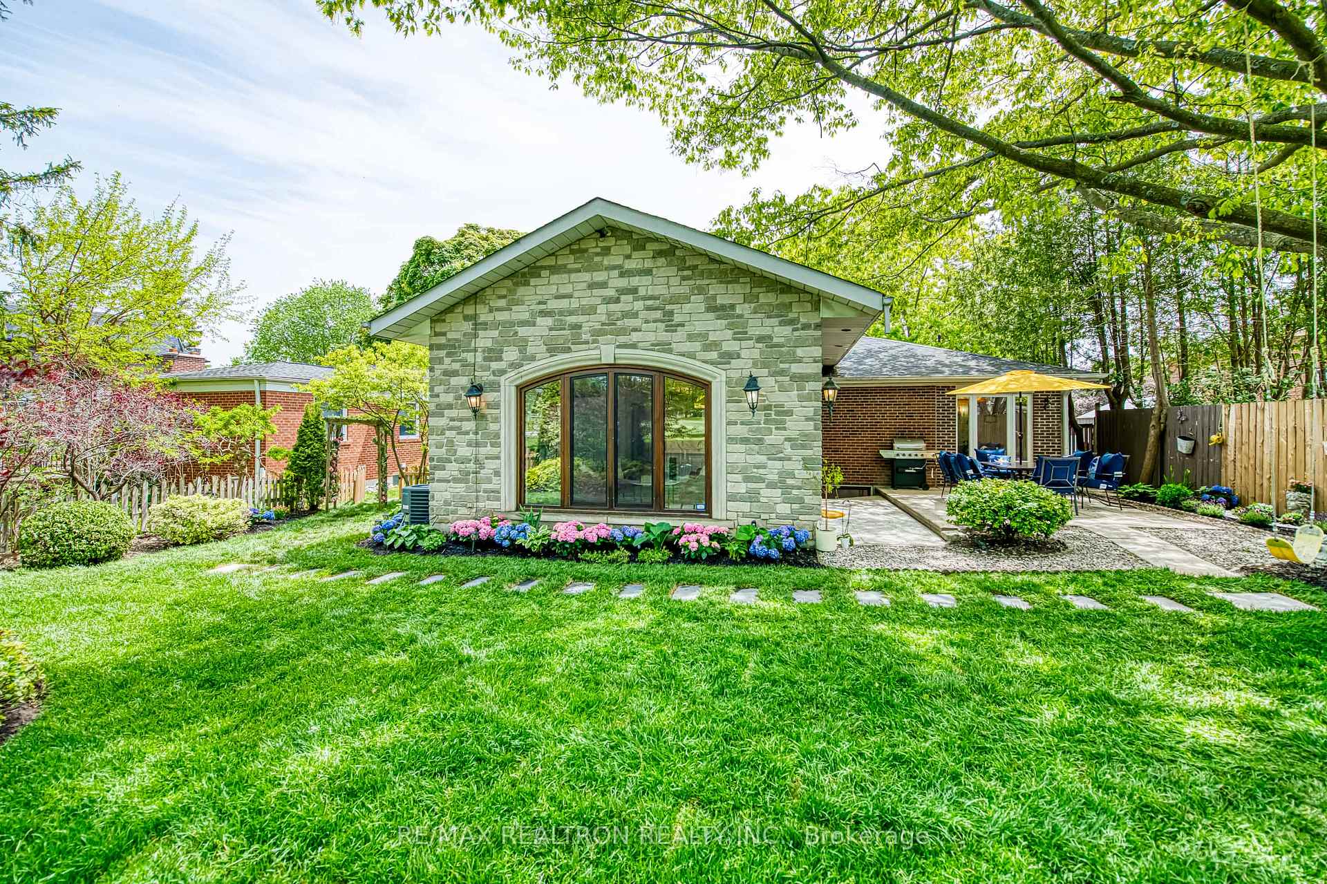 Photo 11 of 15 Lincoln Green Drive, Markham, Bullock — HOMEH
