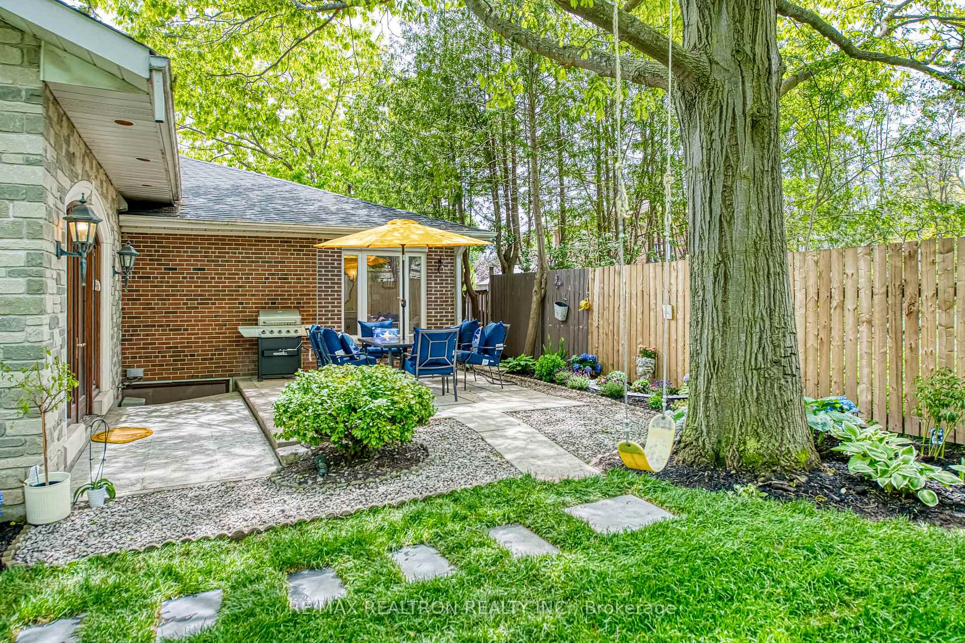 Photo 13 of 15 Lincoln Green Drive, Markham, Bullock — HOMEH