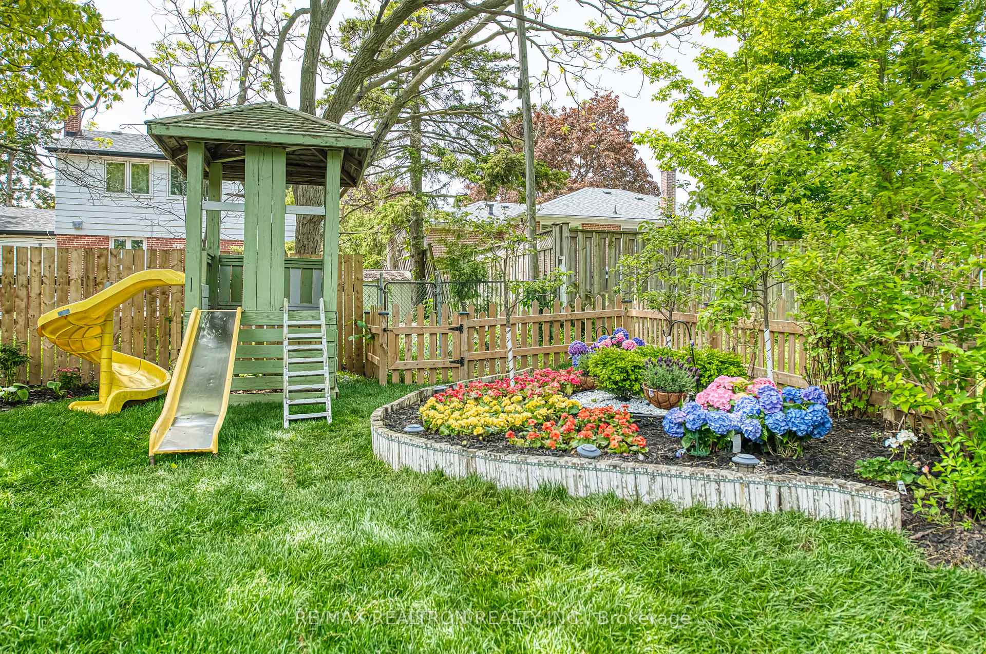 Photo 14 of 15 Lincoln Green Drive, Markham, Bullock — HOMEH