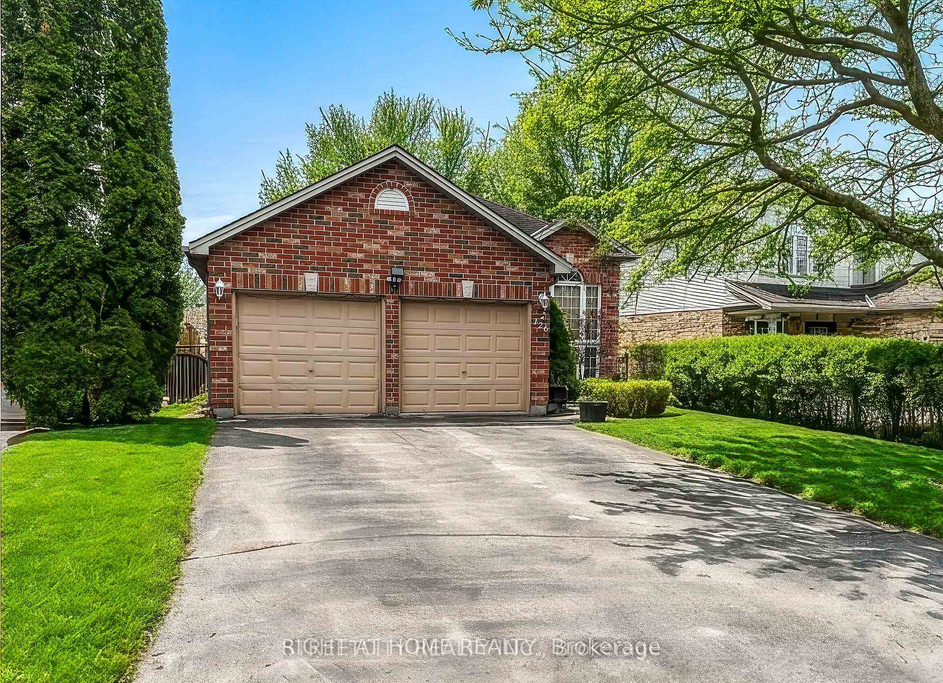 Photo 3 of 126 Meadowridge Road, London, North M — HOMEH